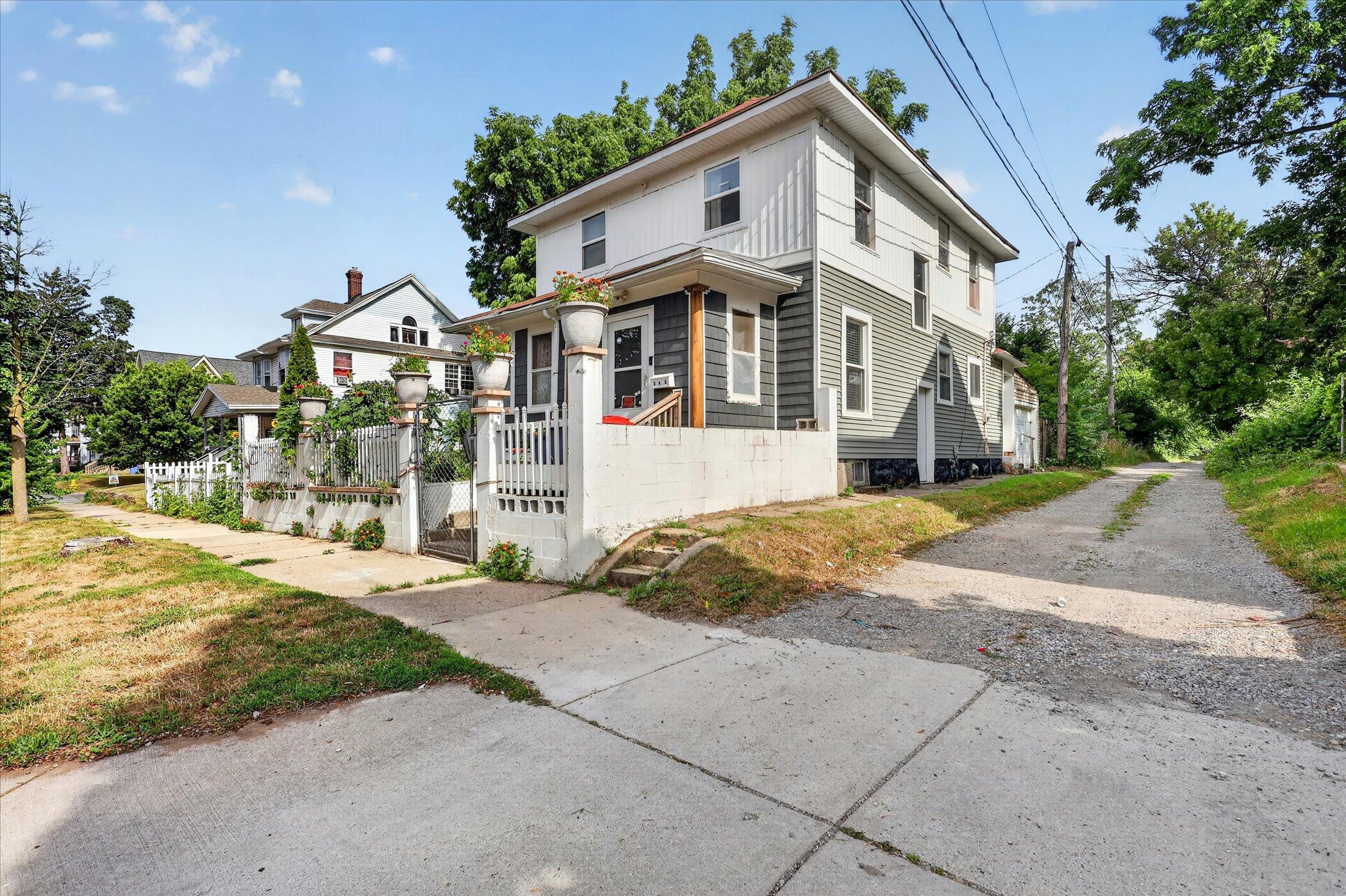 243 Delaware Street SE Grand Rapids MI 49507