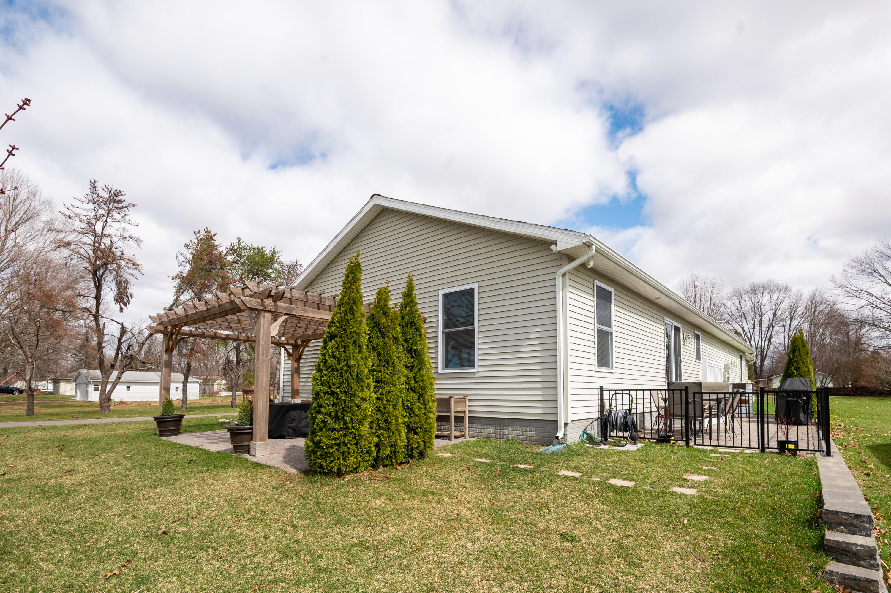 50306 Pleasant Street Dowagiac MI 49047