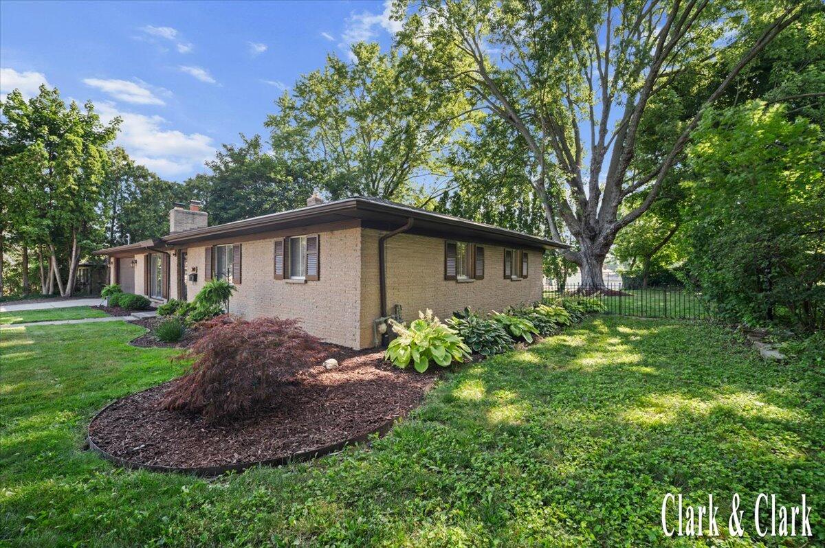 270 Lenora Avenue NW Grand Rapids MI 49504
