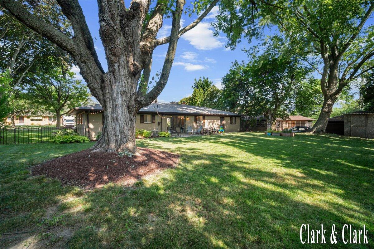 270 Lenora Avenue NW Grand Rapids MI 49504