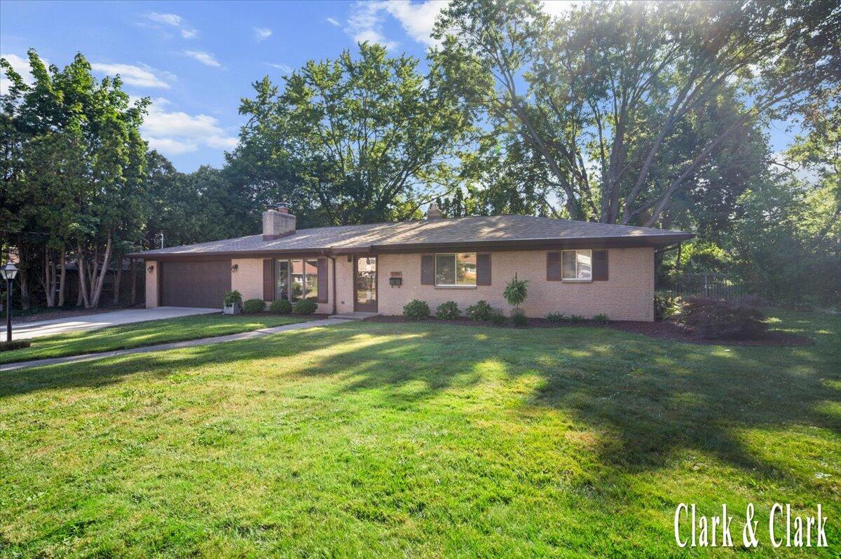270 Lenora Avenue NW Grand Rapids MI 49504