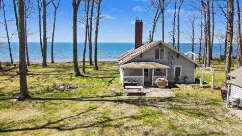 2013 N Scenic Drive Muskegon MI 49445