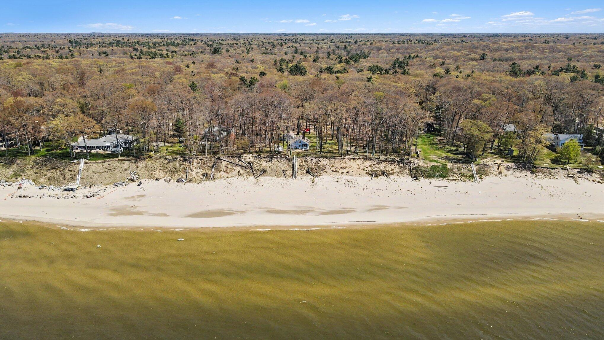 2013 N Scenic Drive Muskegon MI 49445