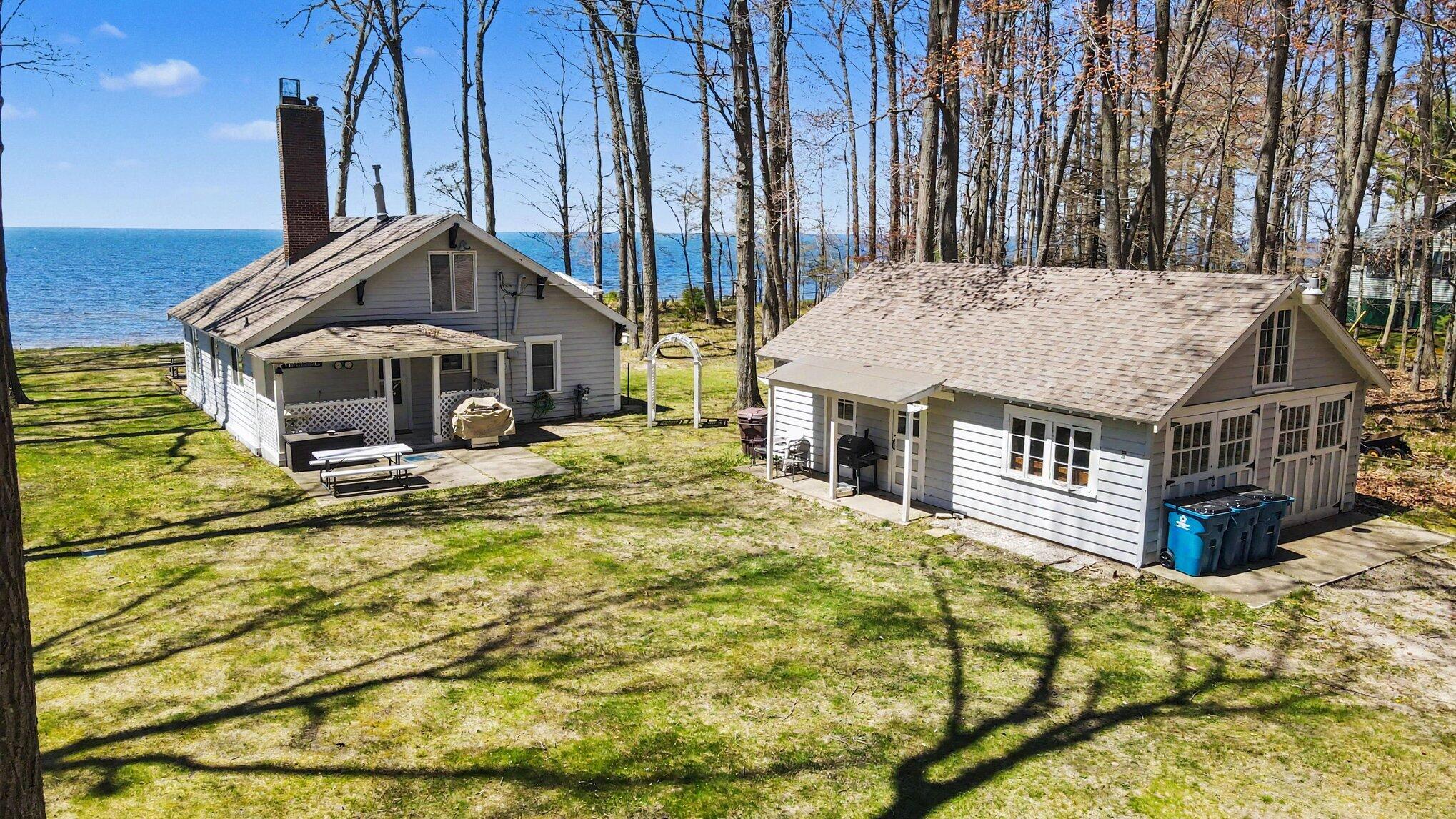 2013 N Scenic Drive Muskegon MI 49445