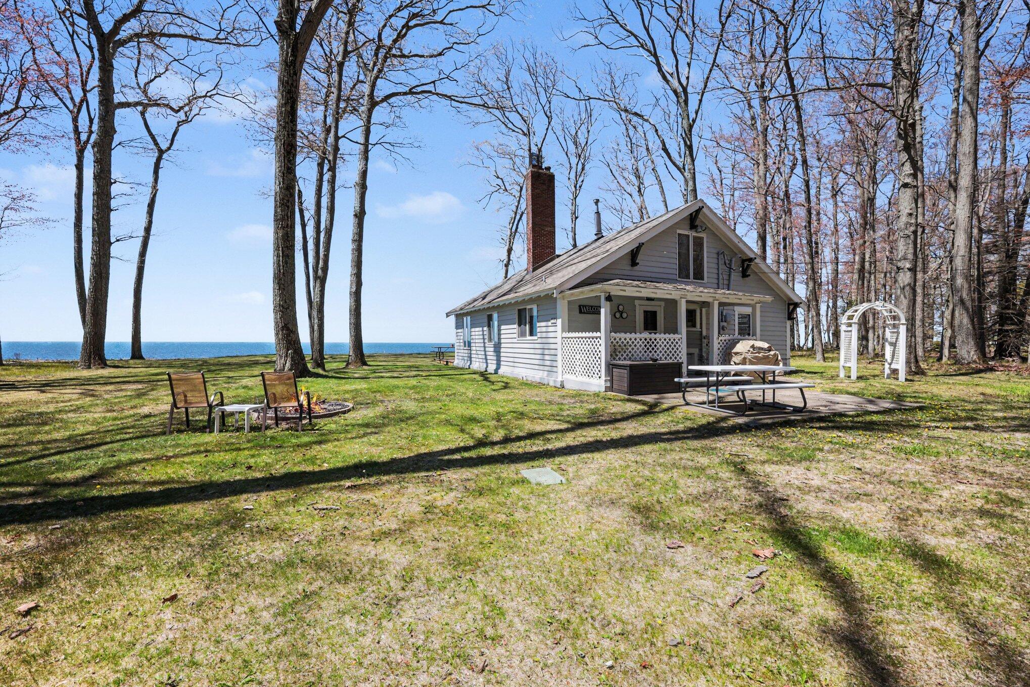 2013 N Scenic Drive Muskegon MI 49445