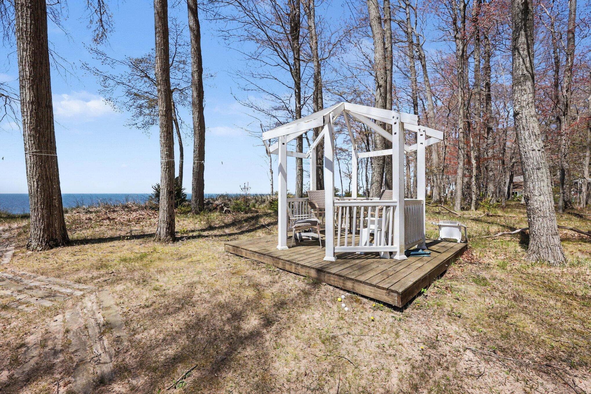 2013 N Scenic Drive Muskegon MI 49445