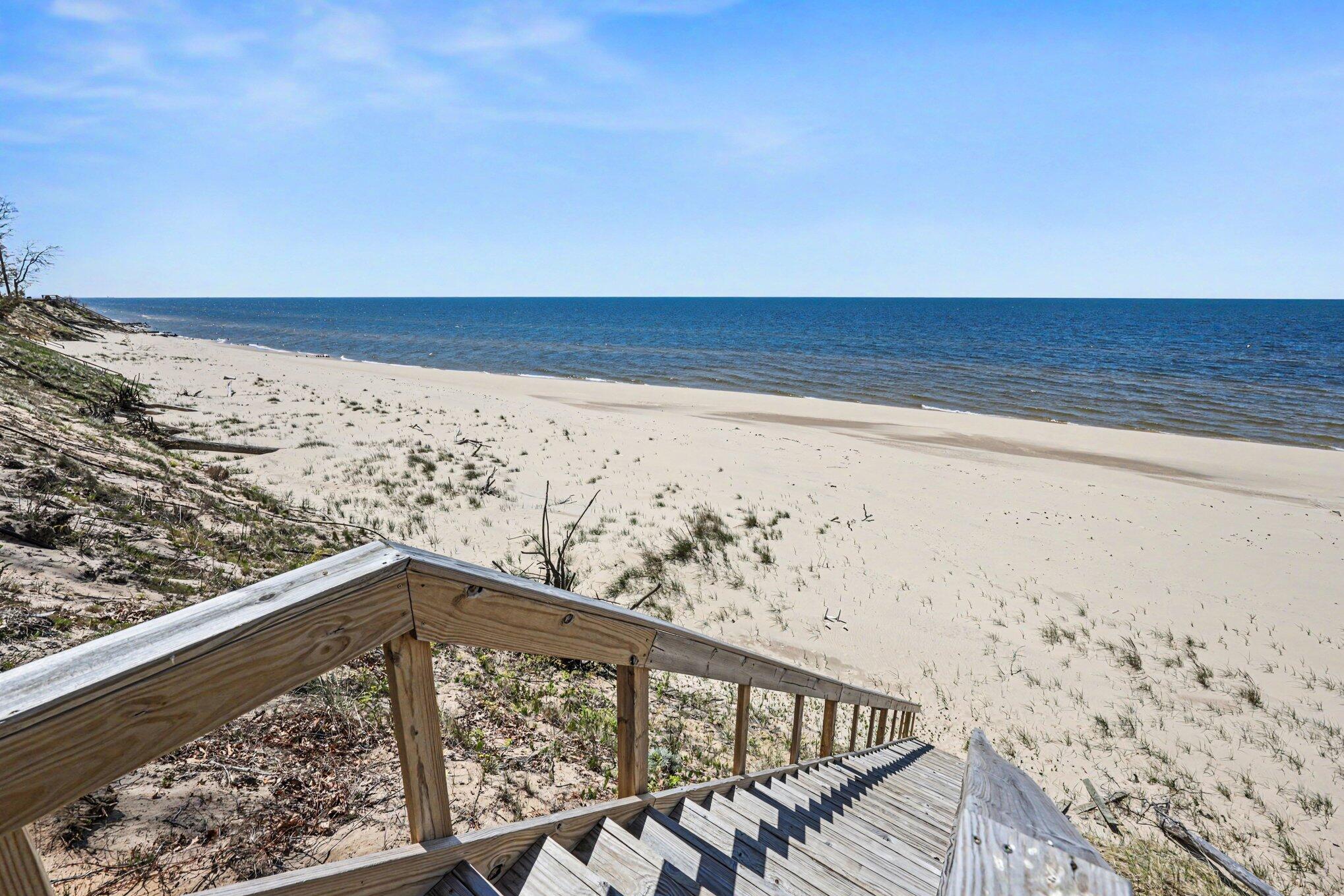 2013 N Scenic Drive Muskegon MI 49445