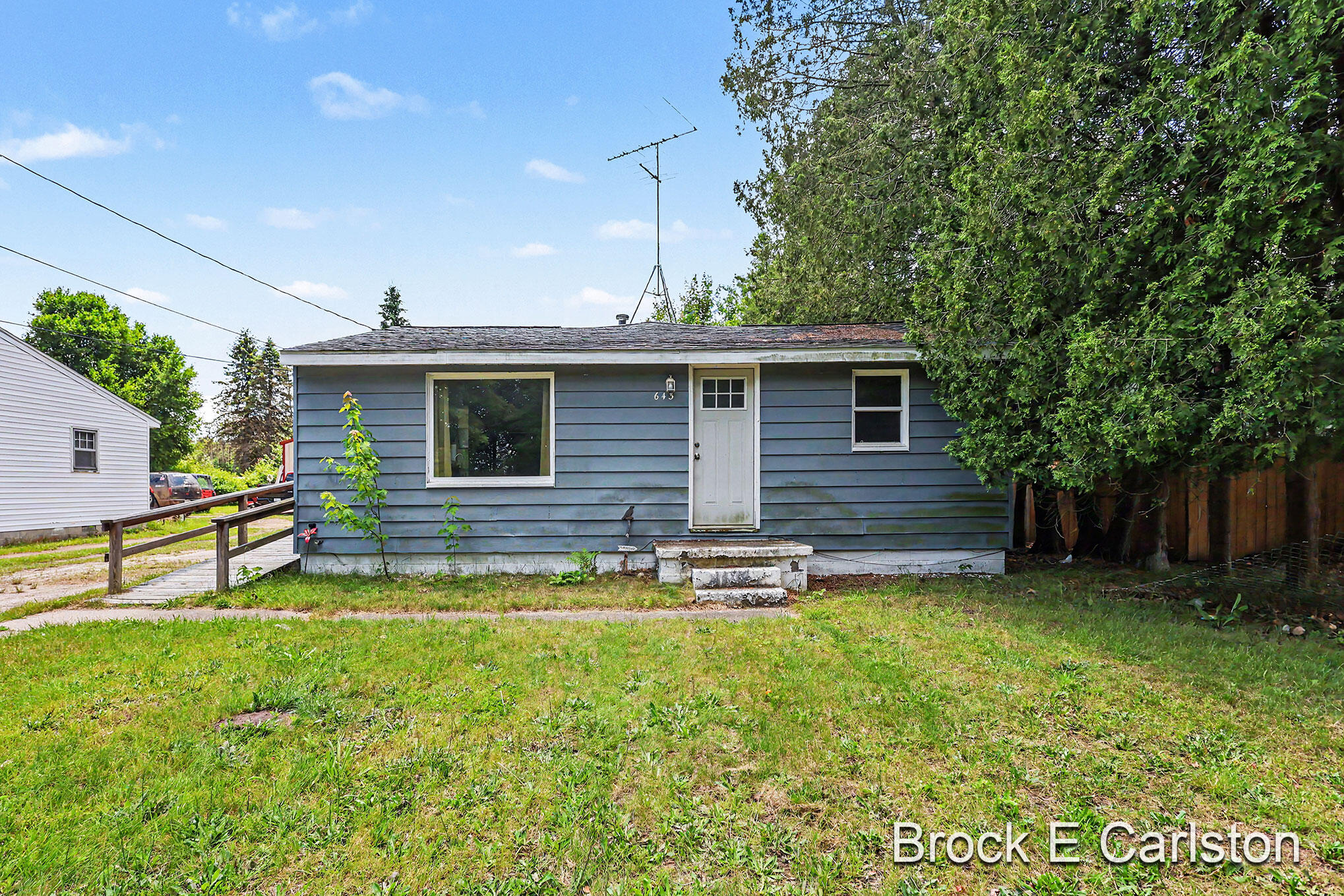 643 E Sternberg Road Norton Shores MI 49441