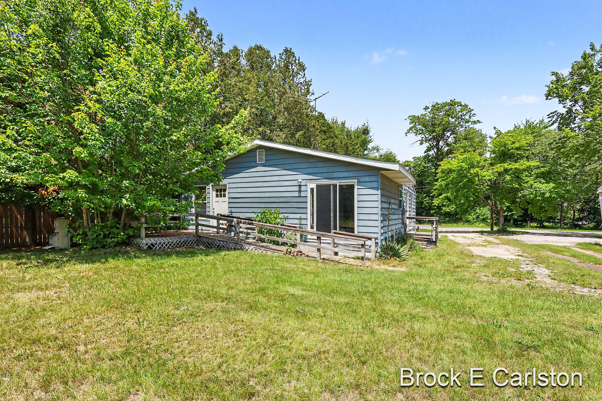 643 E Sternberg Road Norton Shores MI 49441