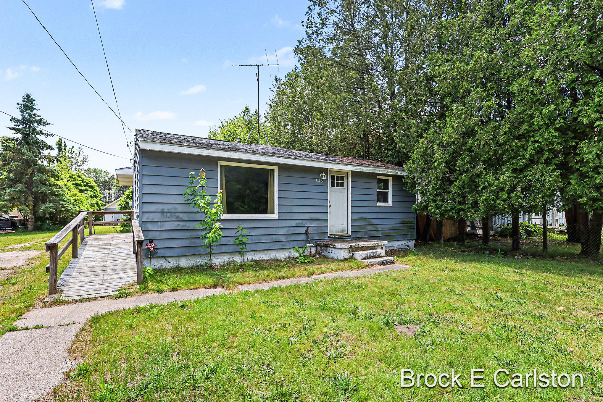 643 E Sternberg Road Norton Shores MI 49441