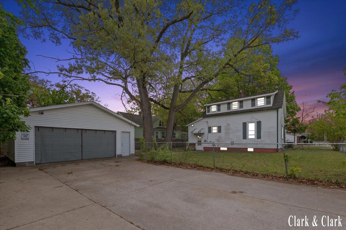 720 Hill Avenue Muskegon MI 49442