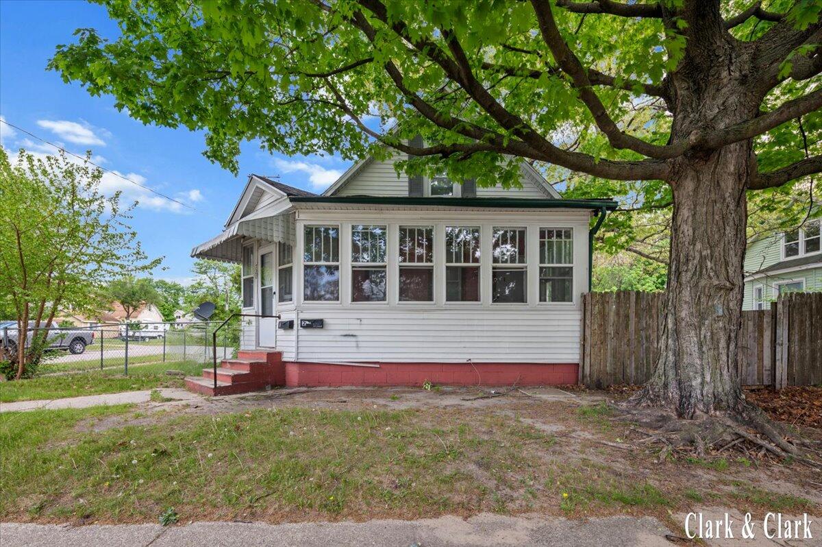 720 Hill Avenue Muskegon MI 49442