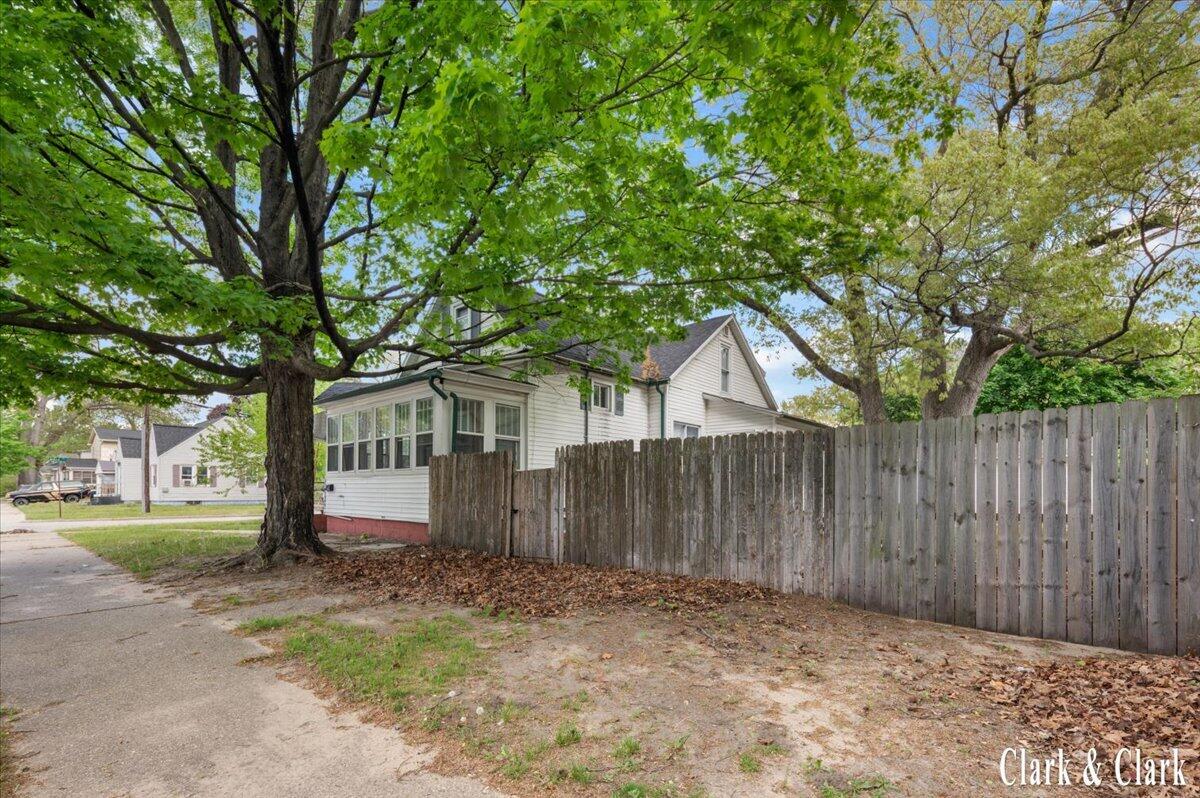 720 Hill Avenue Muskegon MI 49442