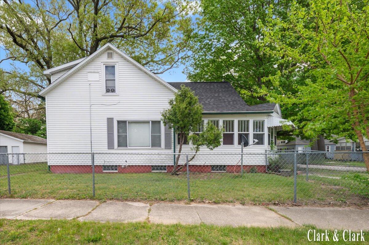 720 Hill Avenue Muskegon MI 49442