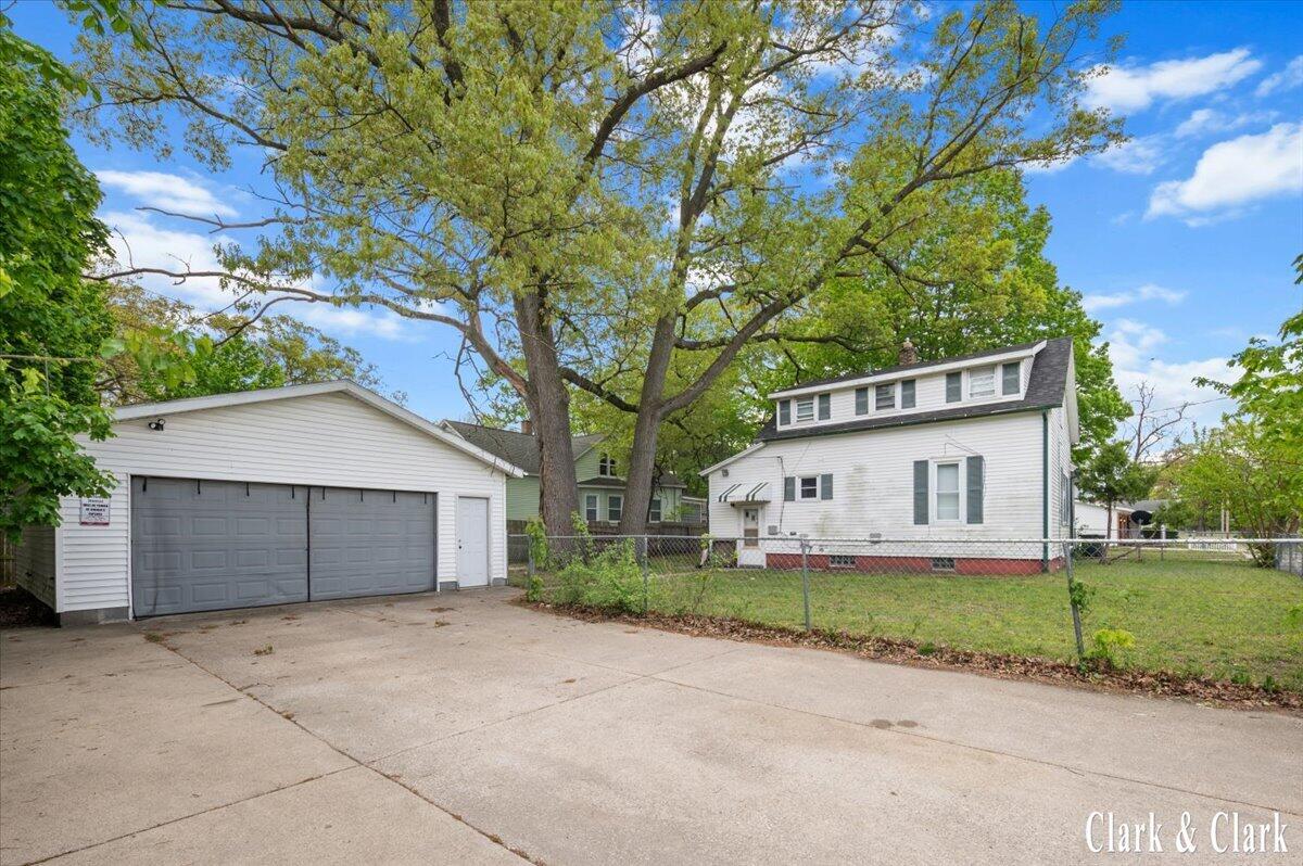 720 Hill Avenue Muskegon MI 49442