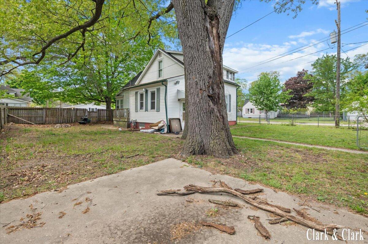 720 Hill Avenue Muskegon MI 49442