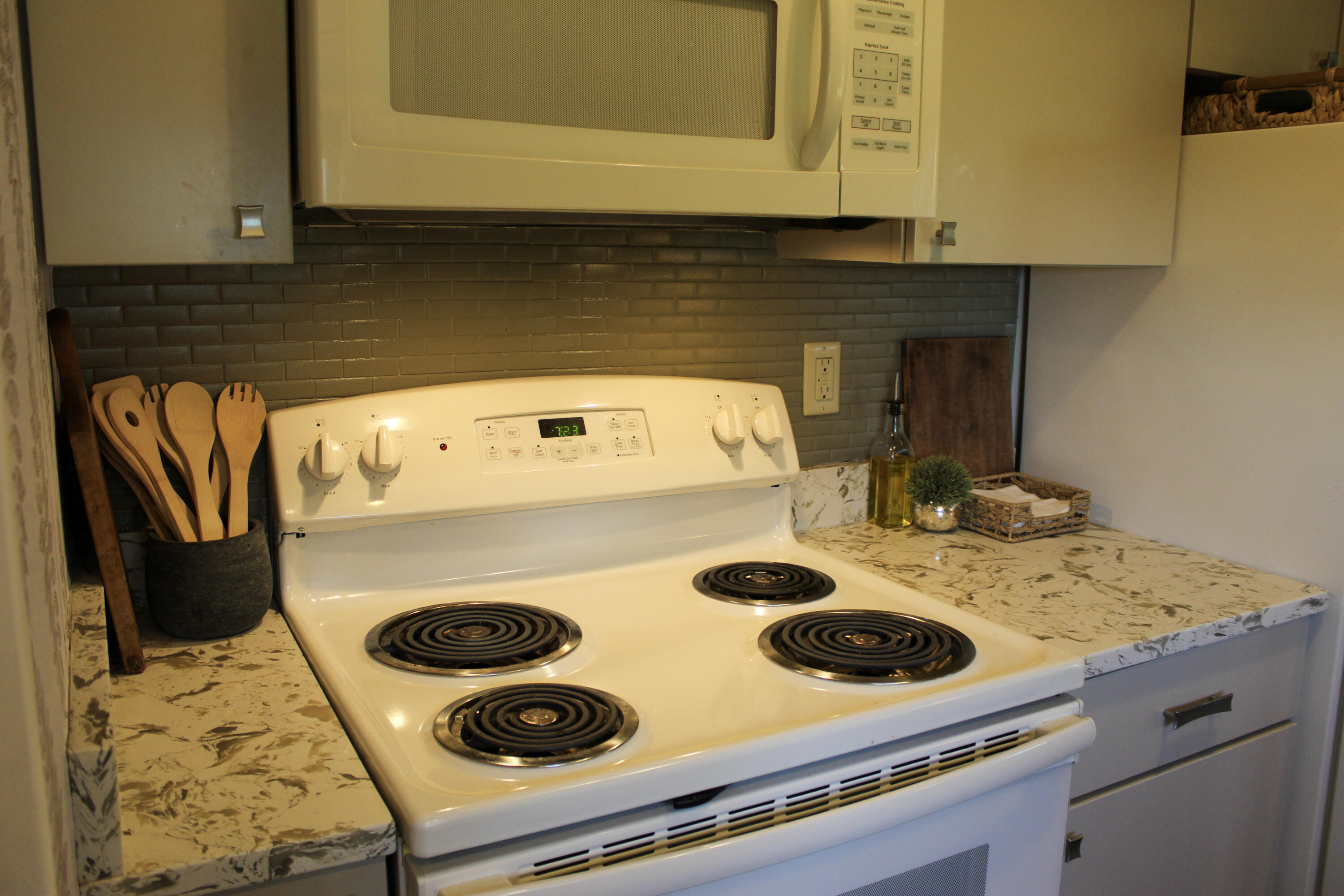 22555 Diamond Cove Street Cassopolis MI 49031