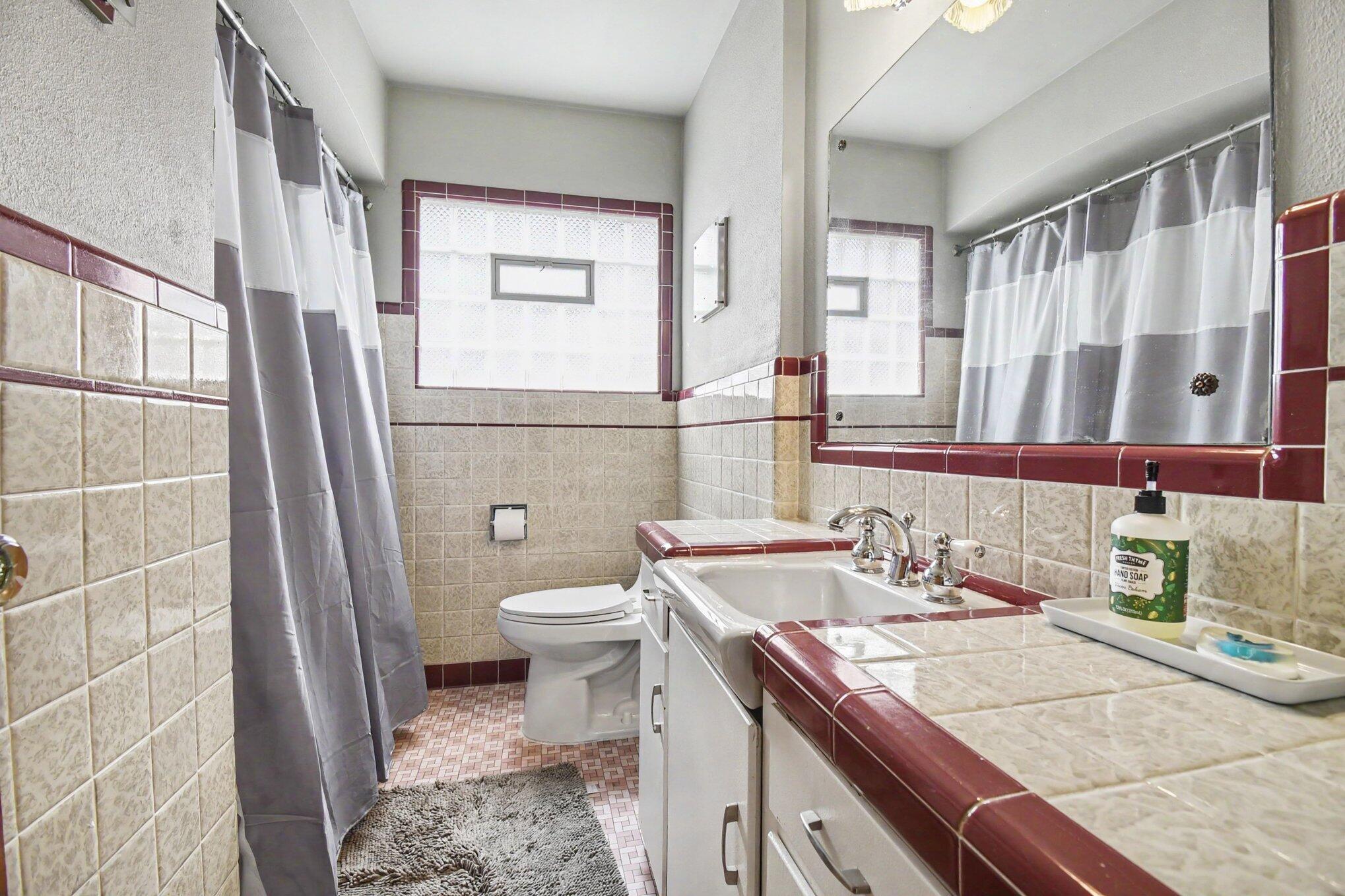 136 Westmont Drive NW Grand Rapids MI 49504