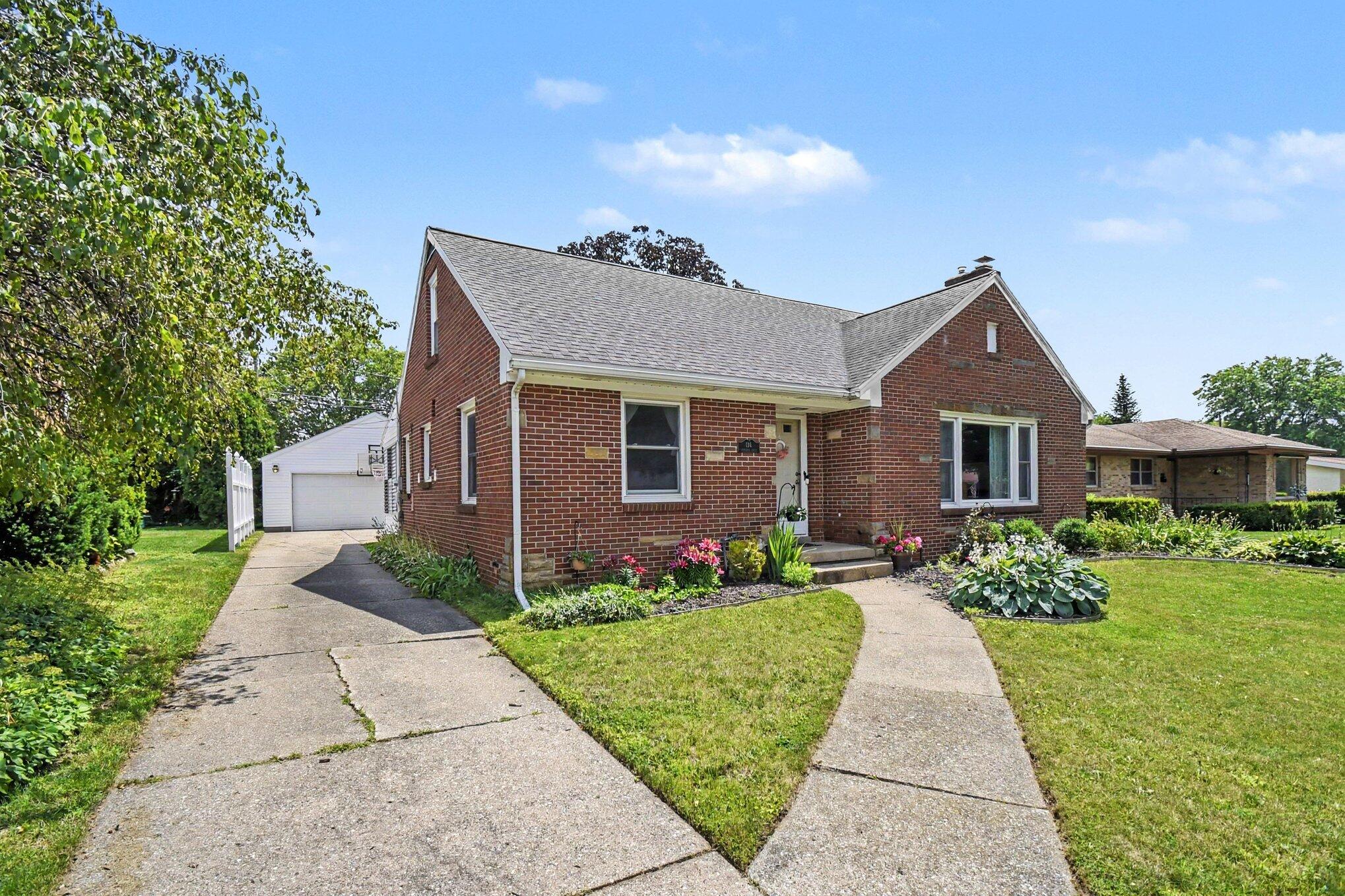 136 Westmont Drive NW Grand Rapids MI 49504