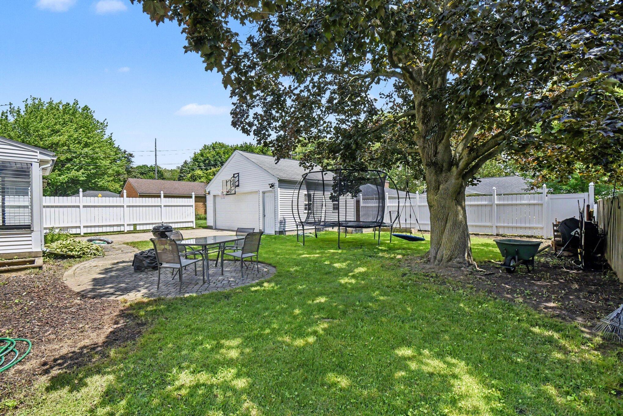 136 Westmont Drive NW Grand Rapids MI 49504