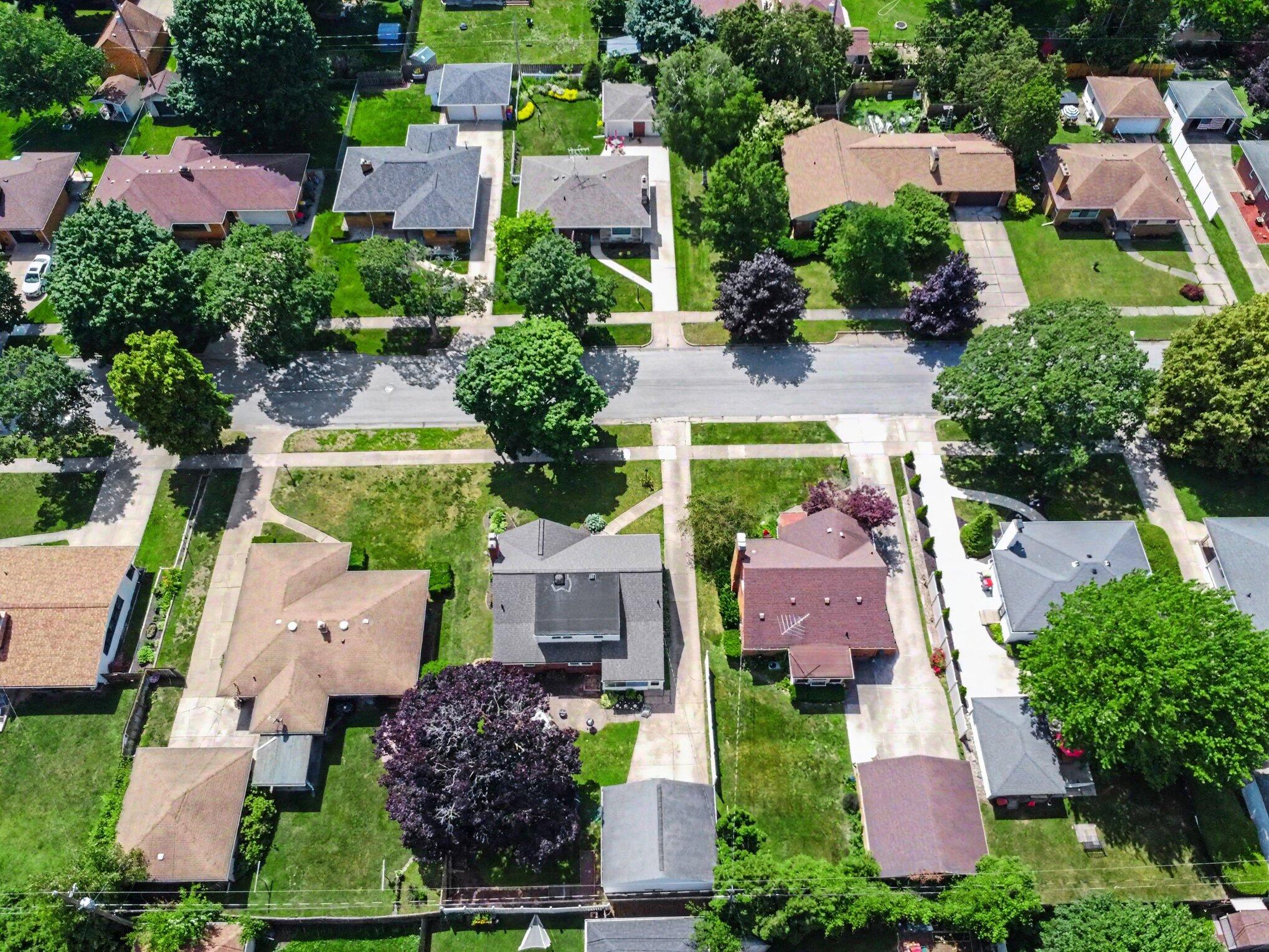136 Westmont Drive NW Grand Rapids MI 49504