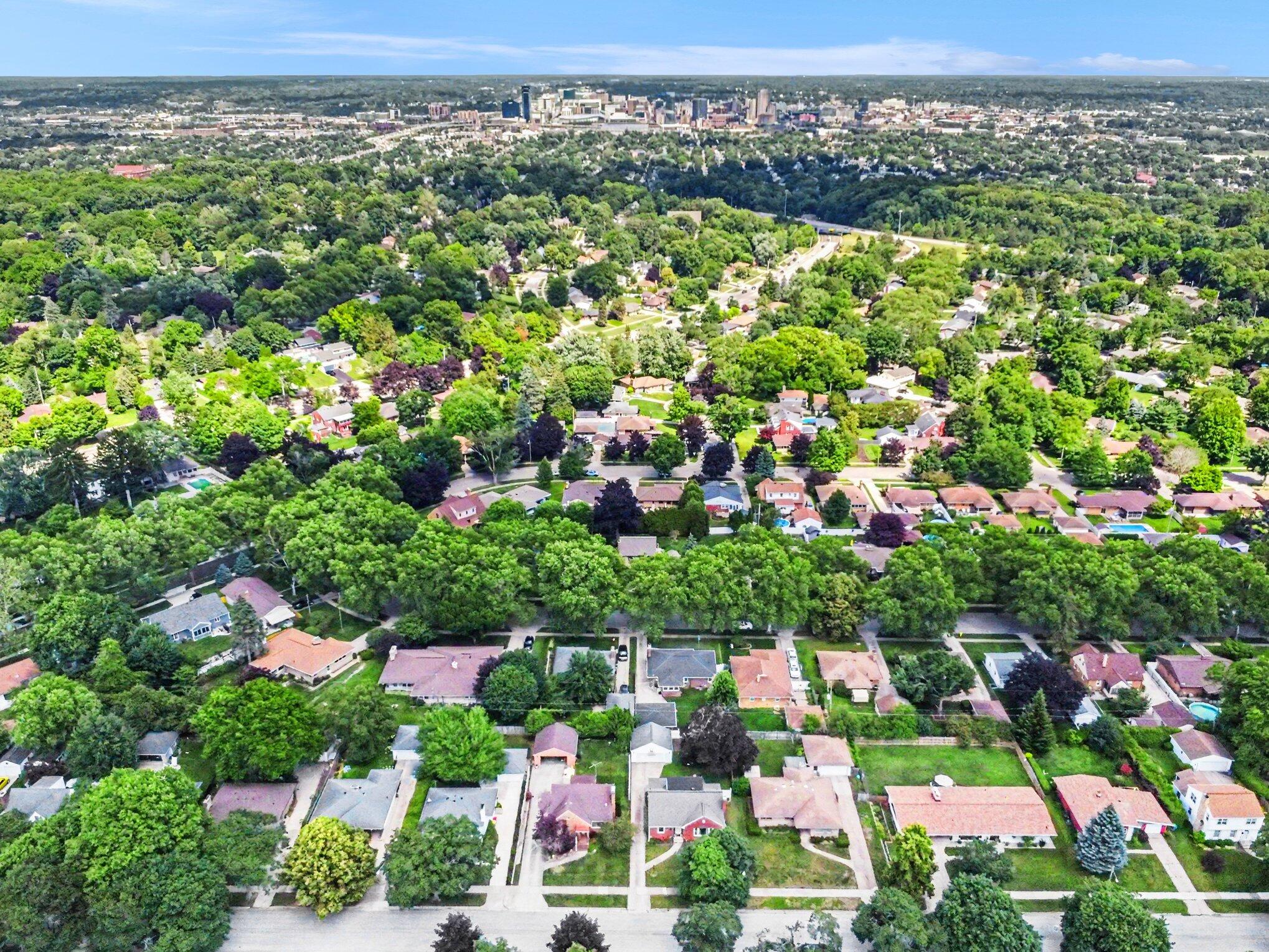 136 Westmont Drive NW Grand Rapids MI 49504