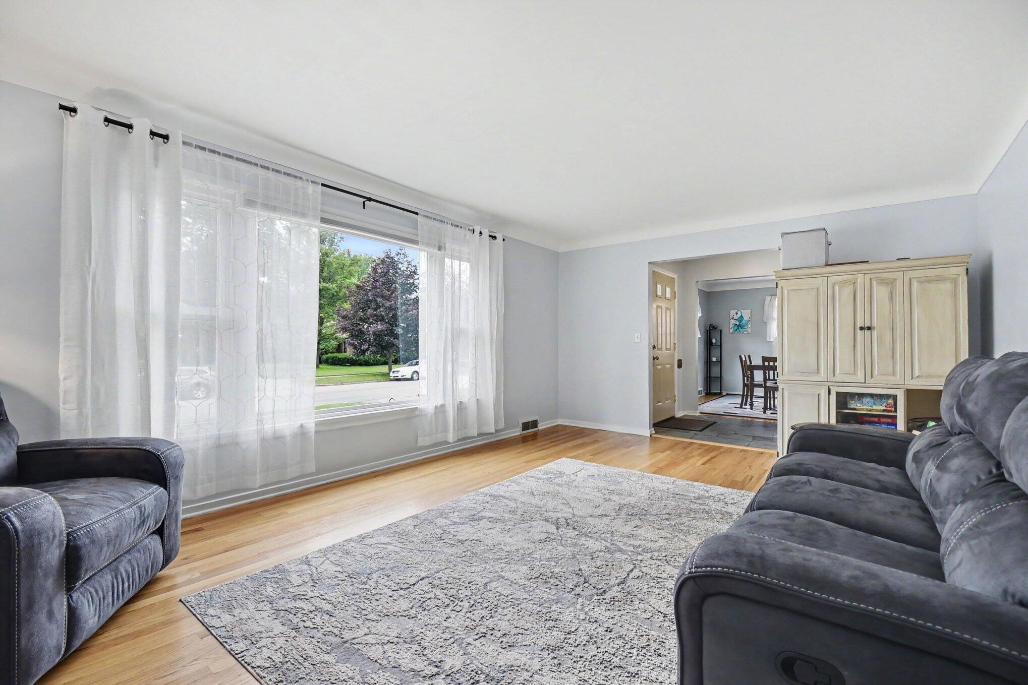 136 Westmont Drive NW Grand Rapids MI 49504
