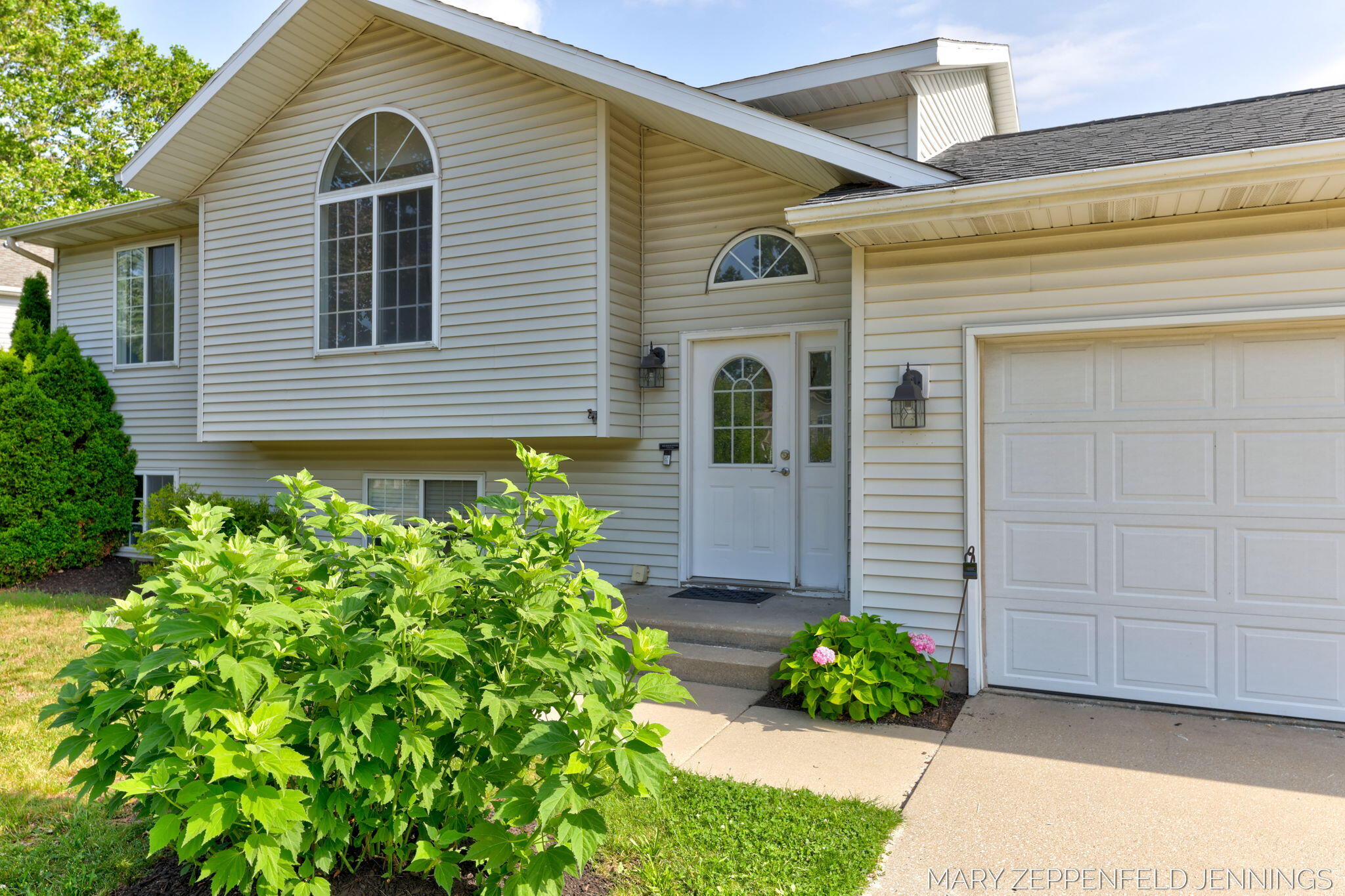 489 Sunmeadow Drive SE Grand Rapids MI 49508