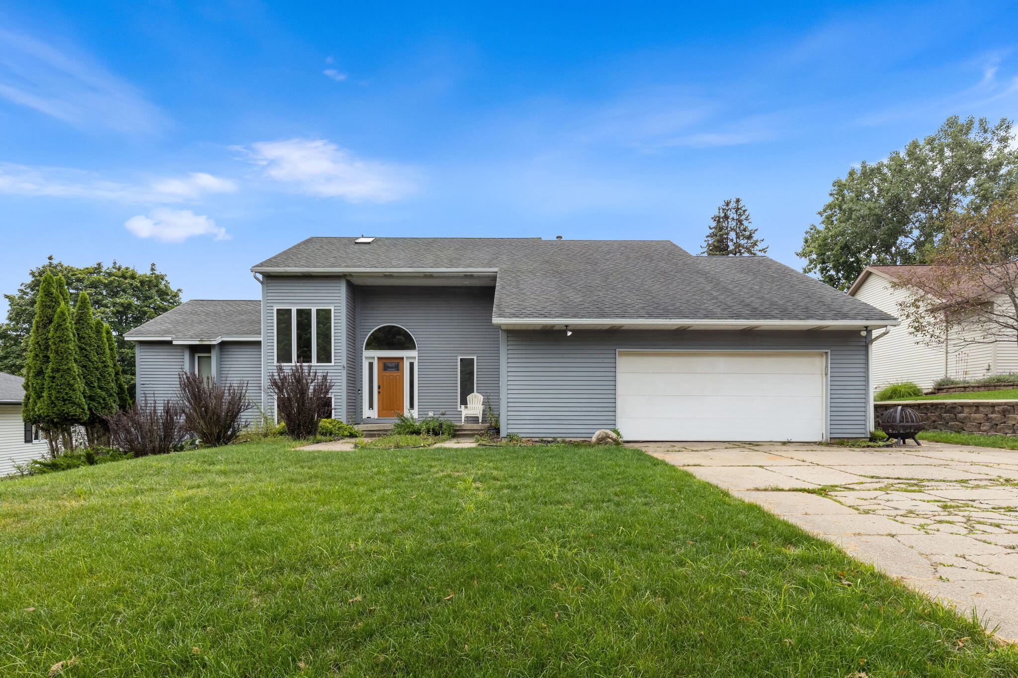 2630 Glencairin Drive NW Grand Rapids MI 49504