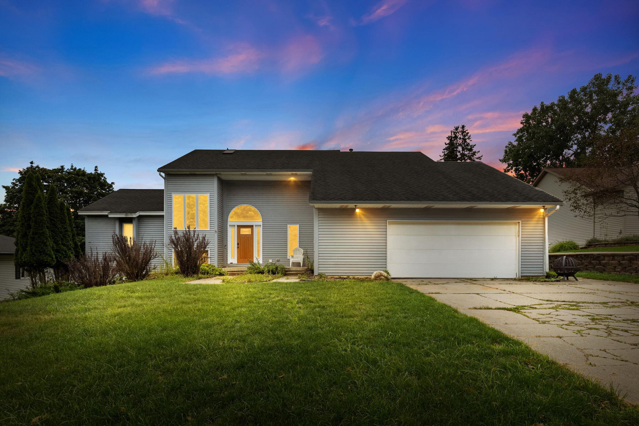 2630 Glencairin Drive NW Grand Rapids MI 49504