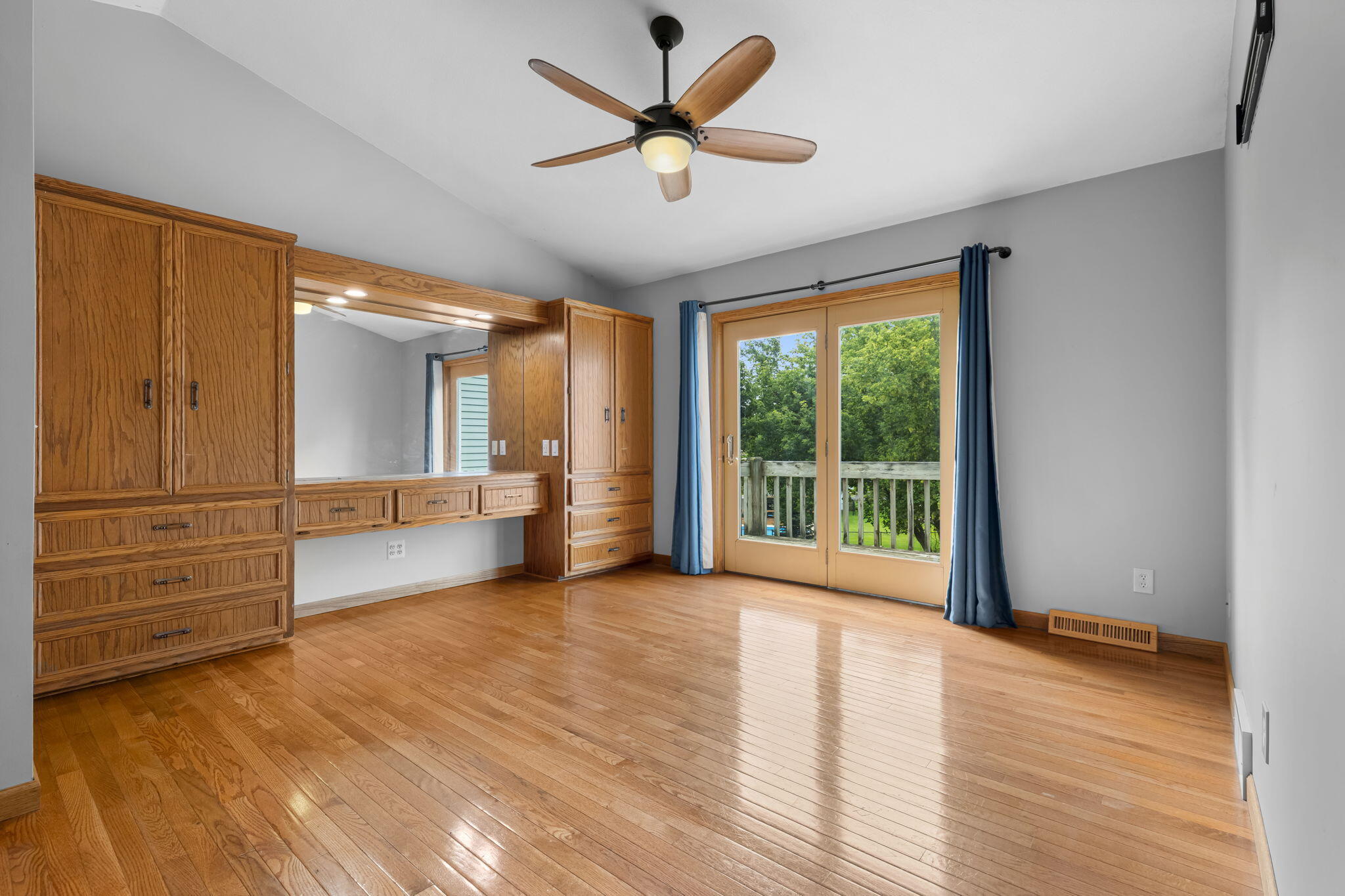 2630 Glencairin Drive NW Grand Rapids MI 49504