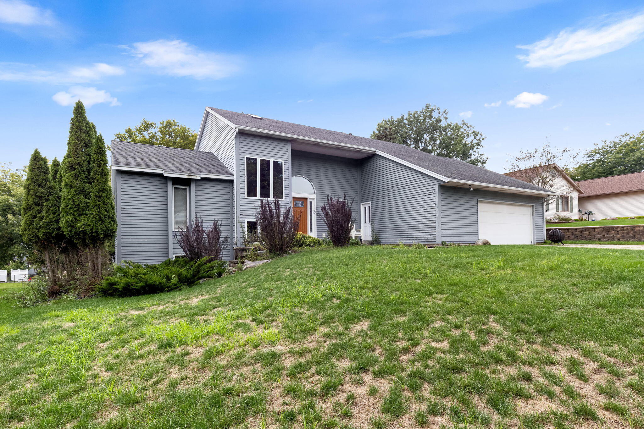 2630 Glencairin Drive NW Grand Rapids MI 49504