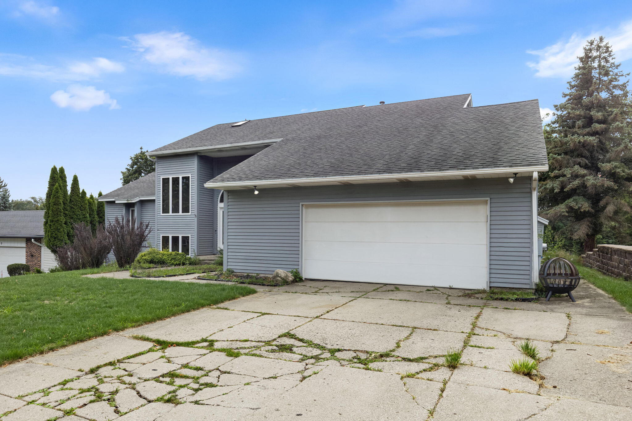 2630 Glencairin Drive NW Grand Rapids MI 49504