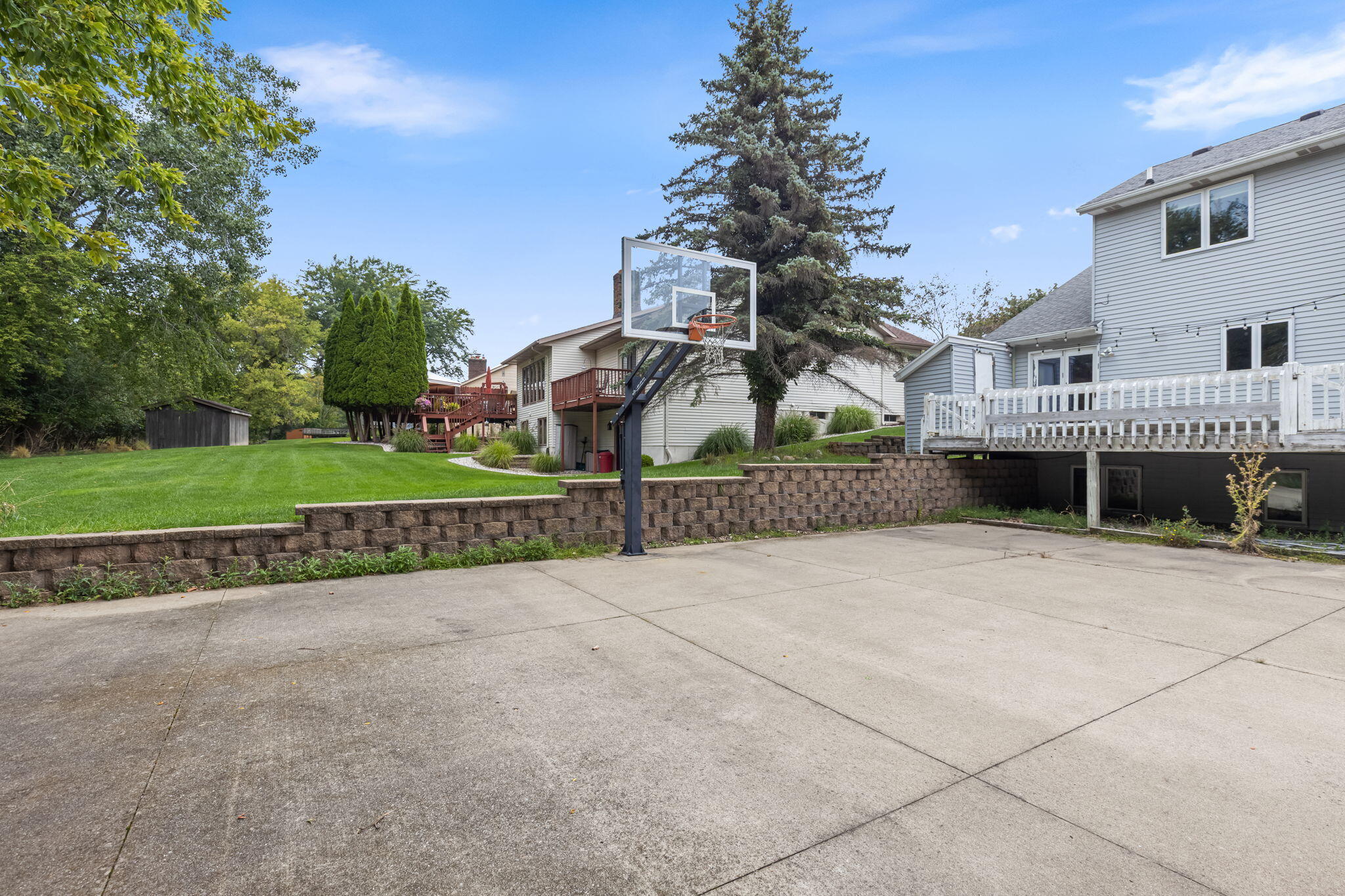 2630 Glencairin Drive NW Grand Rapids MI 49504
