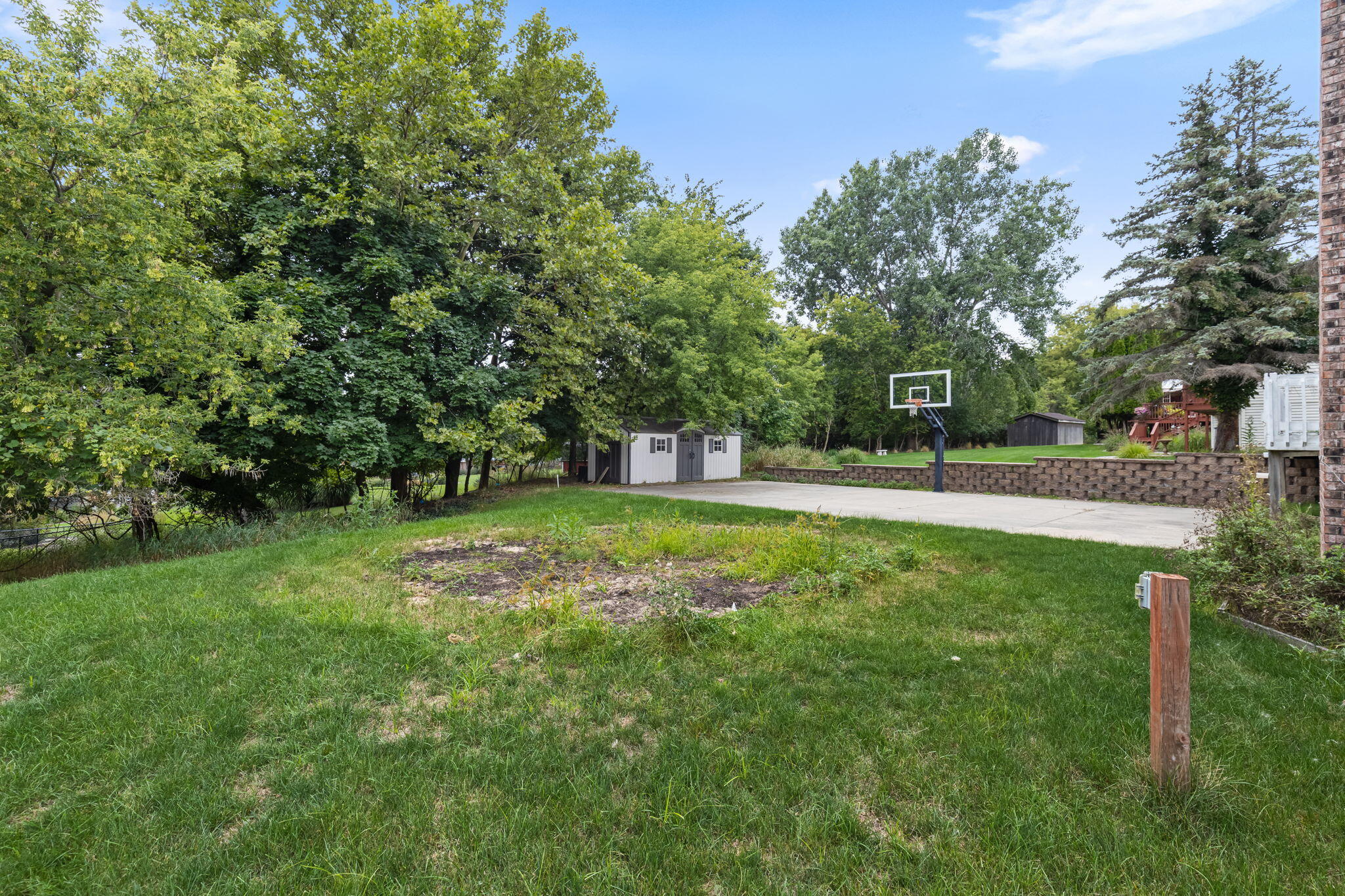 2630 Glencairin Drive NW Grand Rapids MI 49504