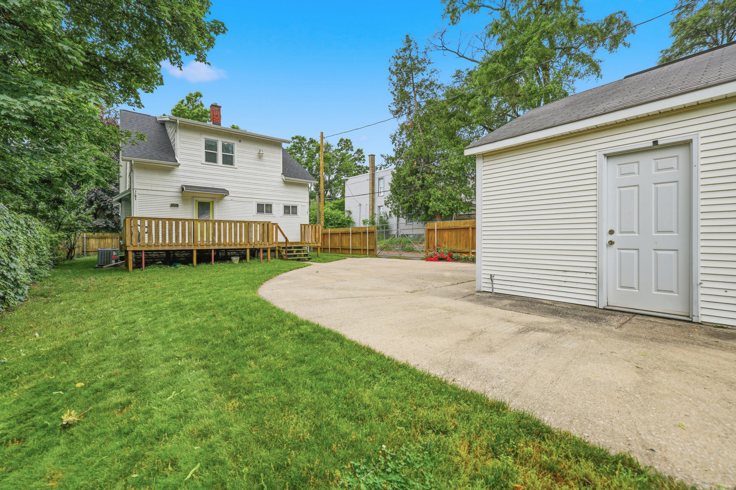 249 NE Fairbanks Street NE Grand Rapids MI 49503