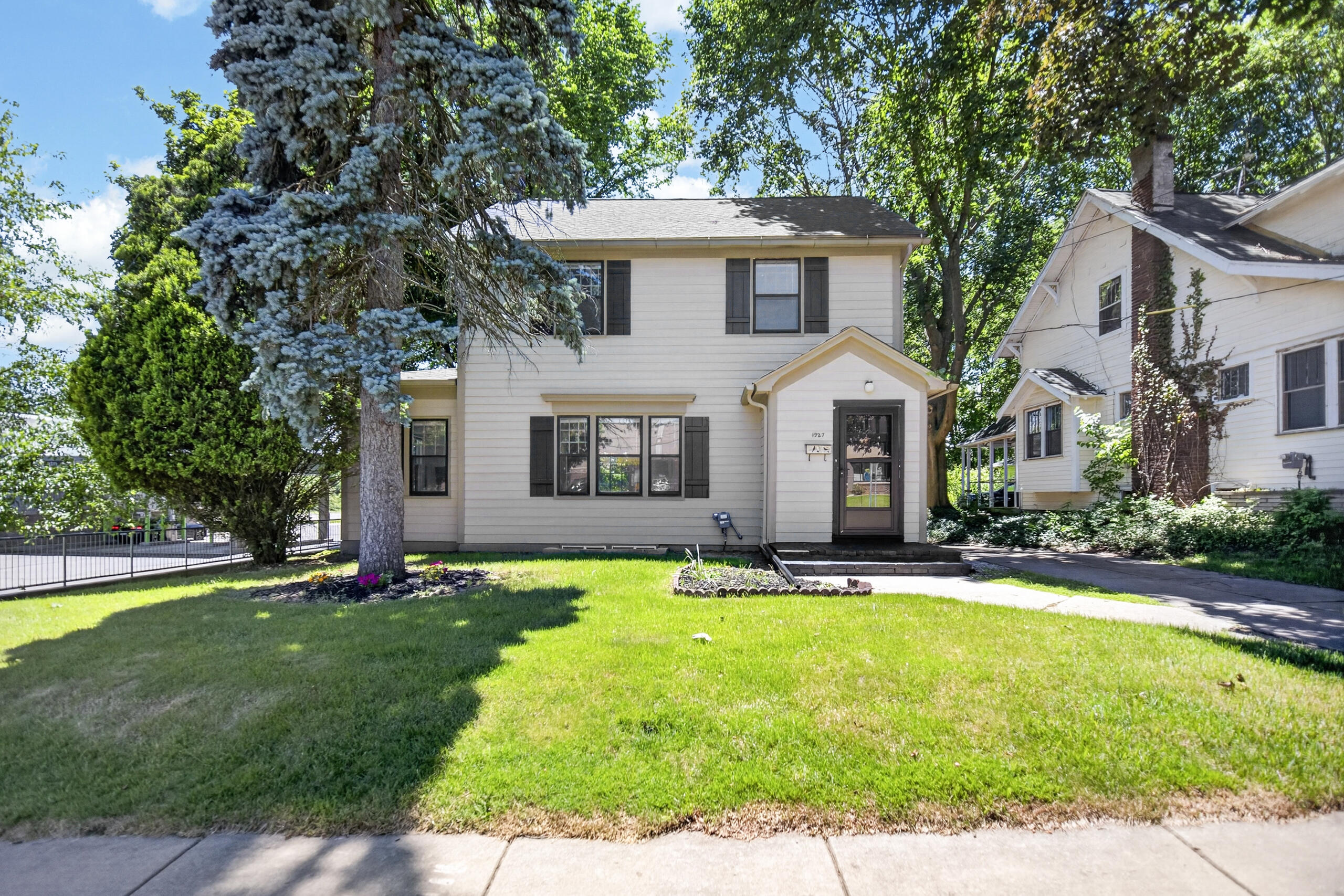 1927 Whites Road Kalamazoo MI 49008