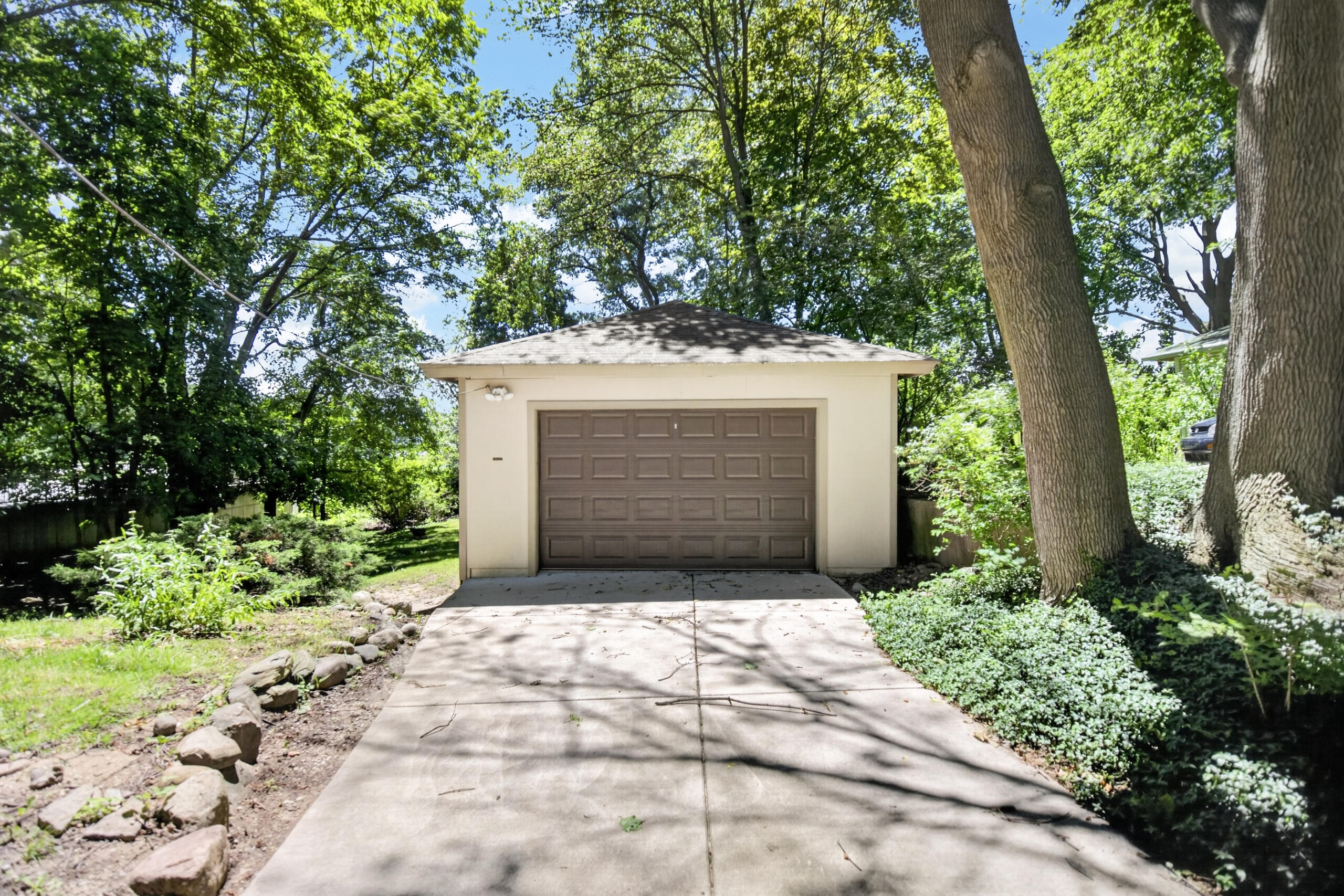 1927 Whites Road Kalamazoo MI 49008