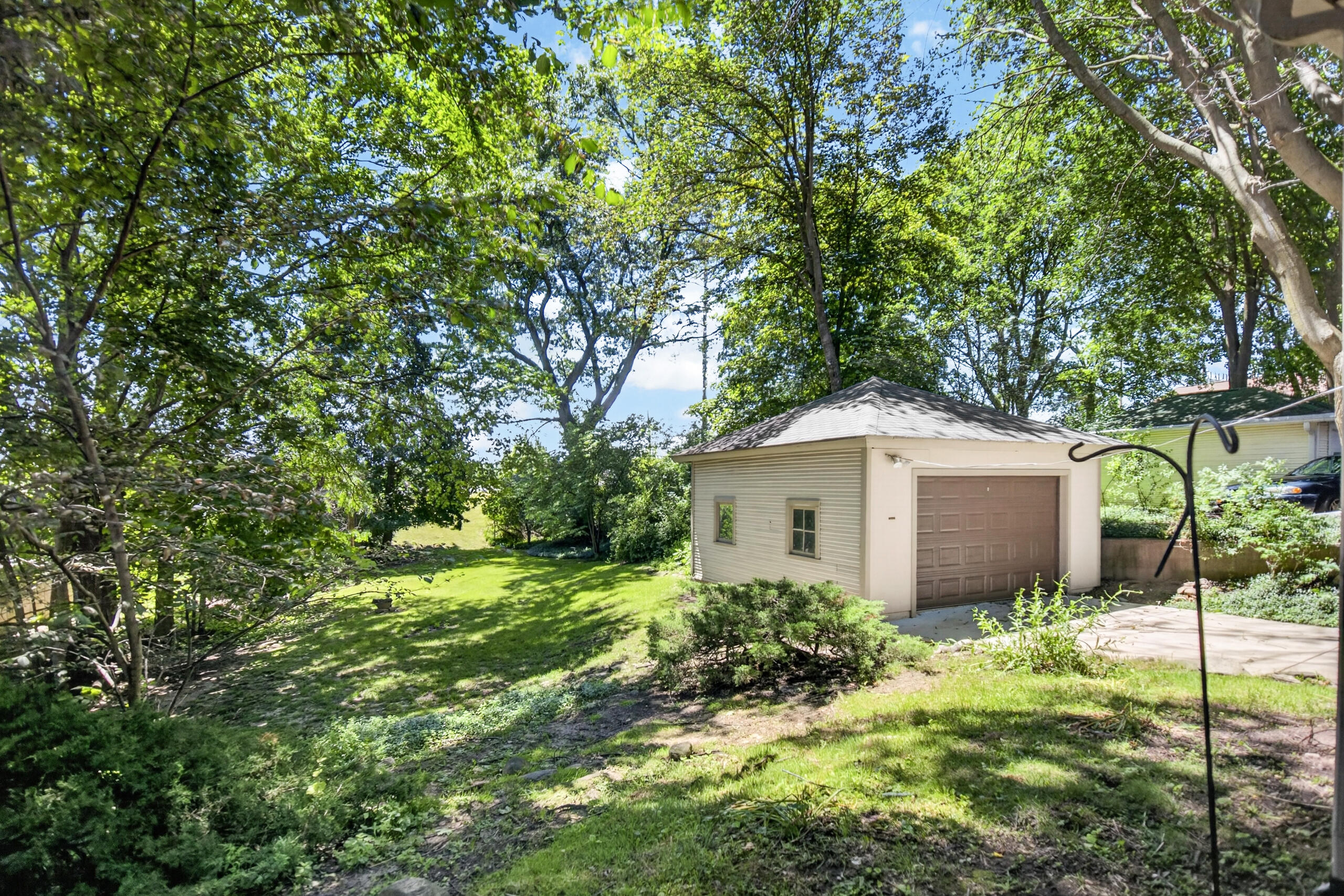 1927 Whites Road Kalamazoo MI 49008