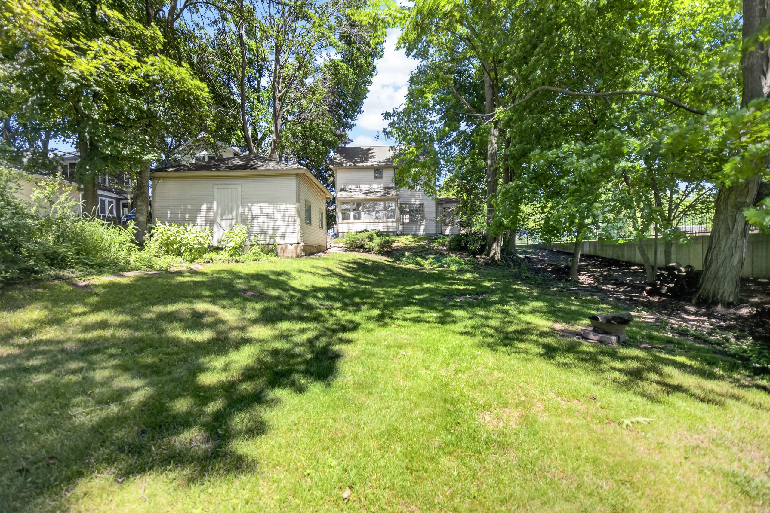 1927 Whites Road Kalamazoo MI 49008