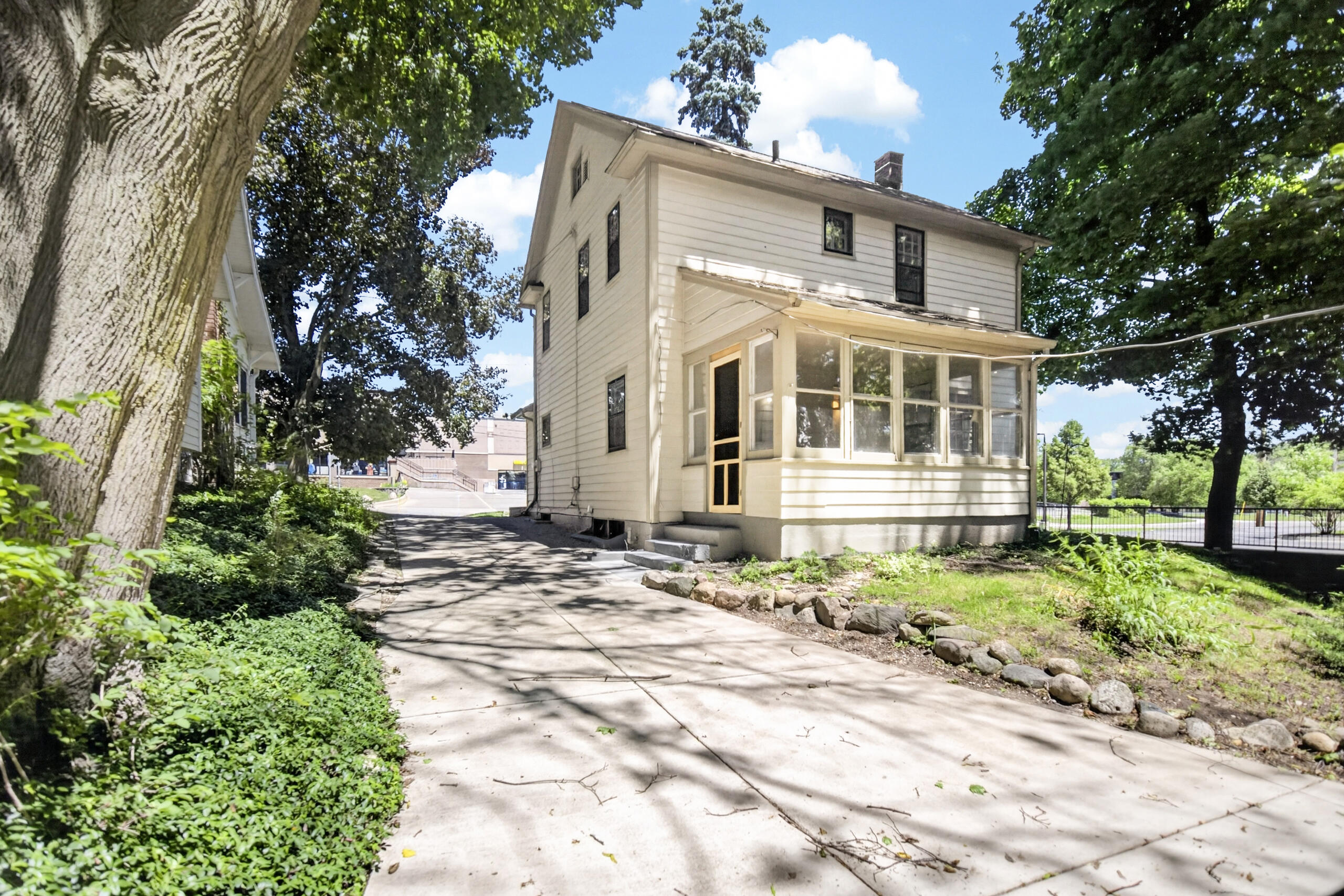 1927 Whites Road Kalamazoo MI 49008