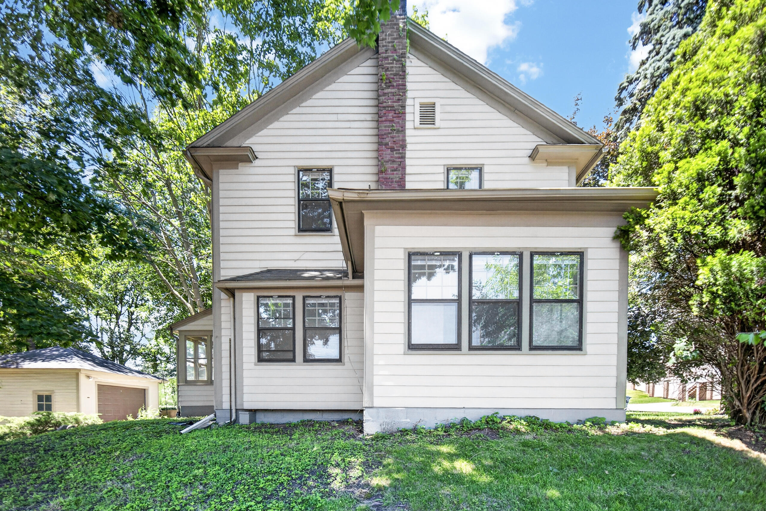 1927 Whites Road Kalamazoo MI 49008