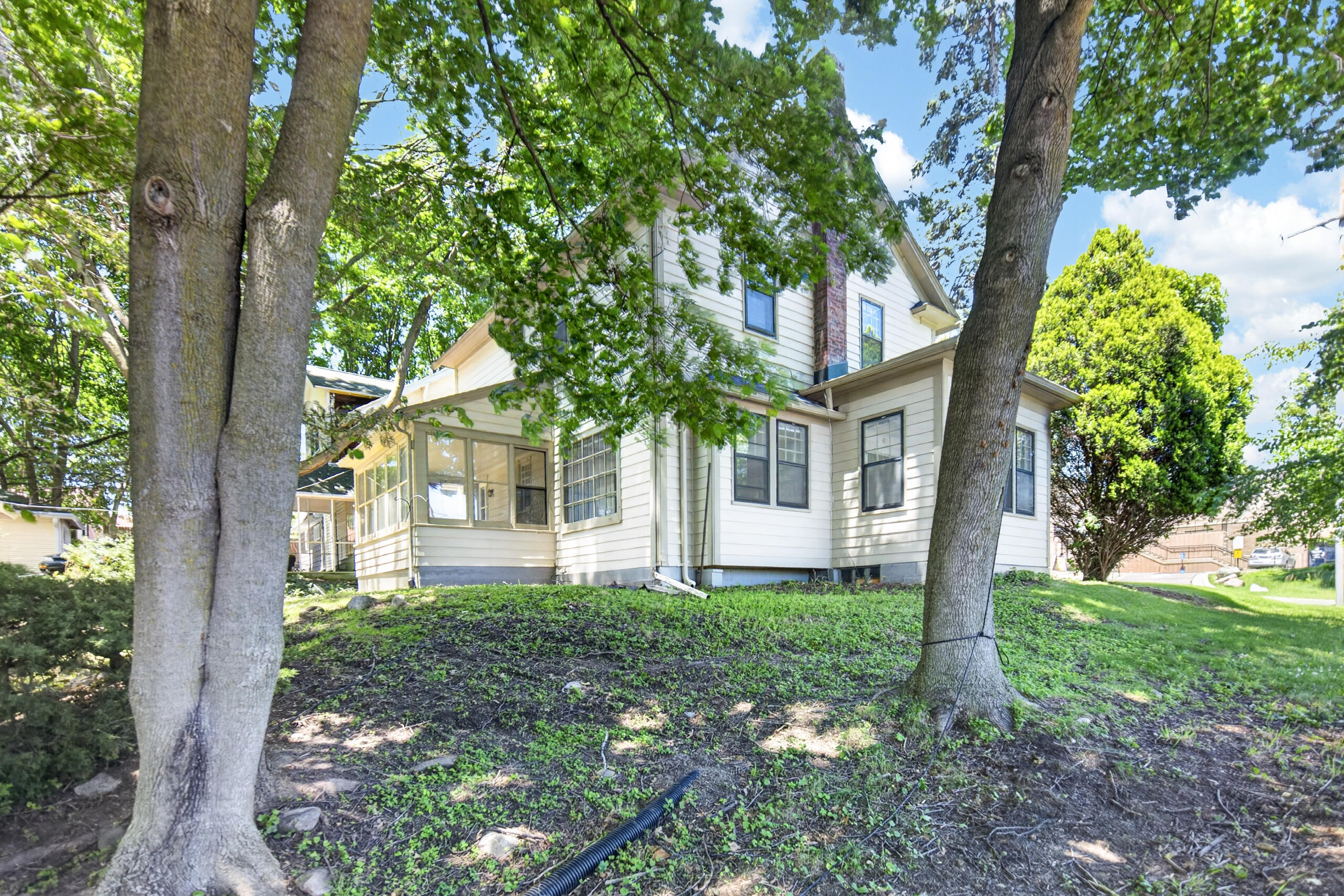 1927 Whites Road Kalamazoo MI 49008