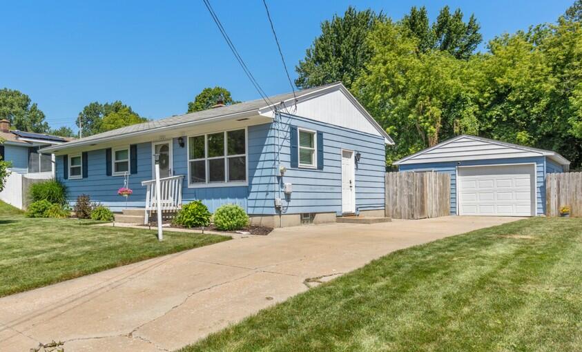 1001 Coventry Drive NW Grand Rapids MI 49544