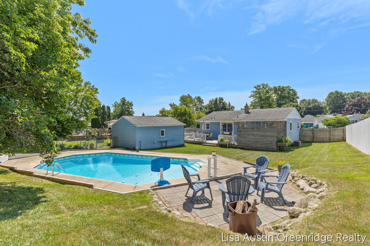 1001 Coventry Drive NW Grand Rapids MI 49544