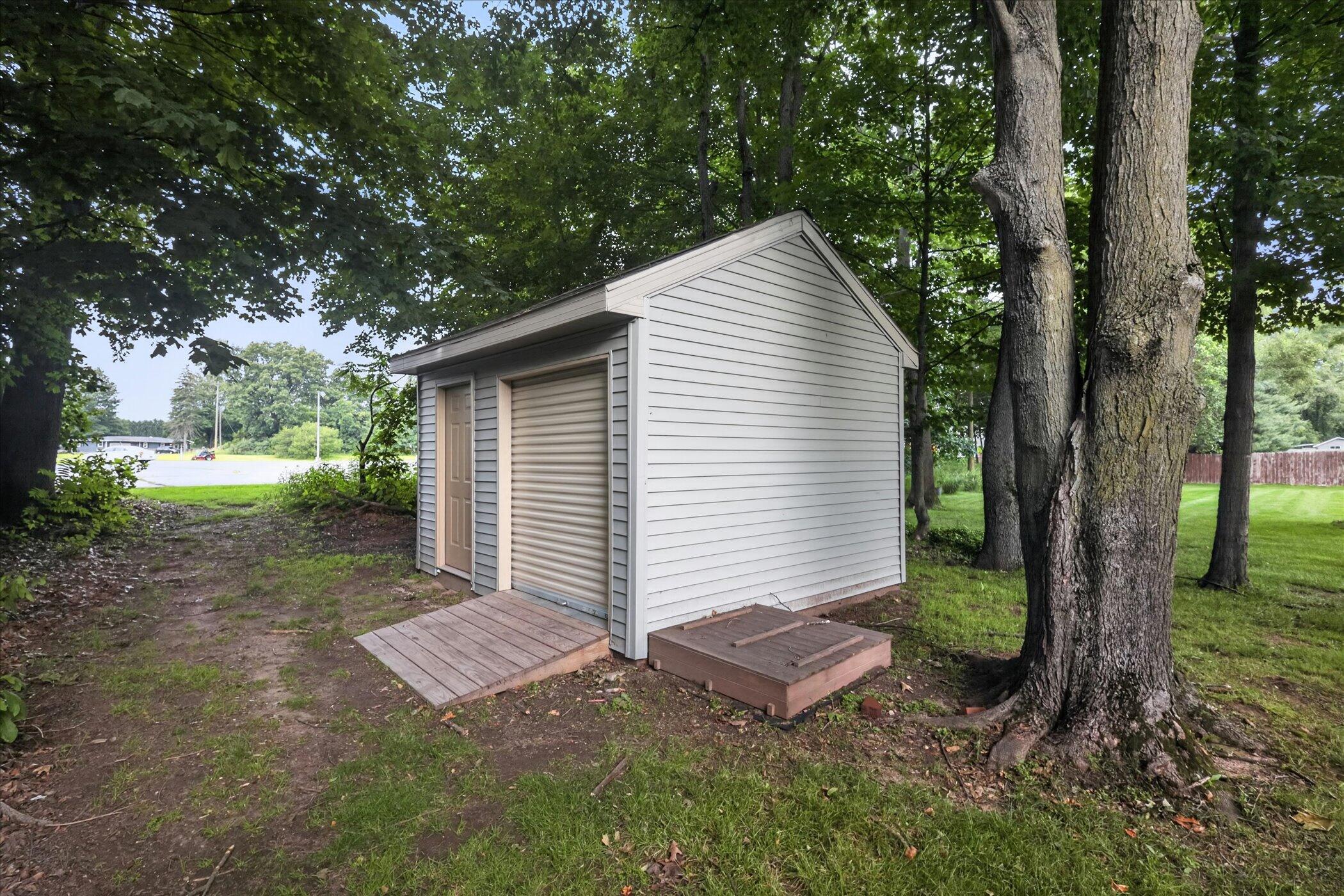 69914 Roy Drive Edwardsburg MI 49112