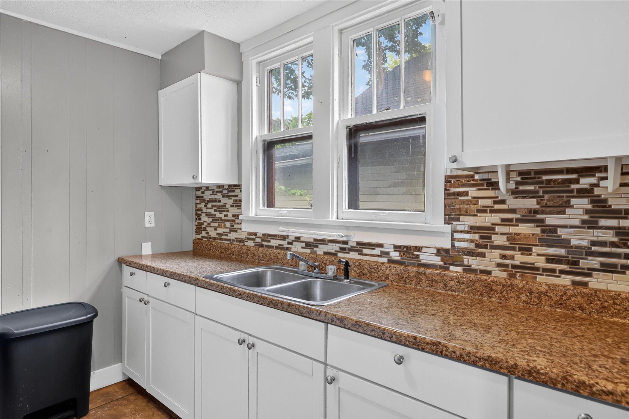 813 Hoffman Court Kalamazoo MI 49007