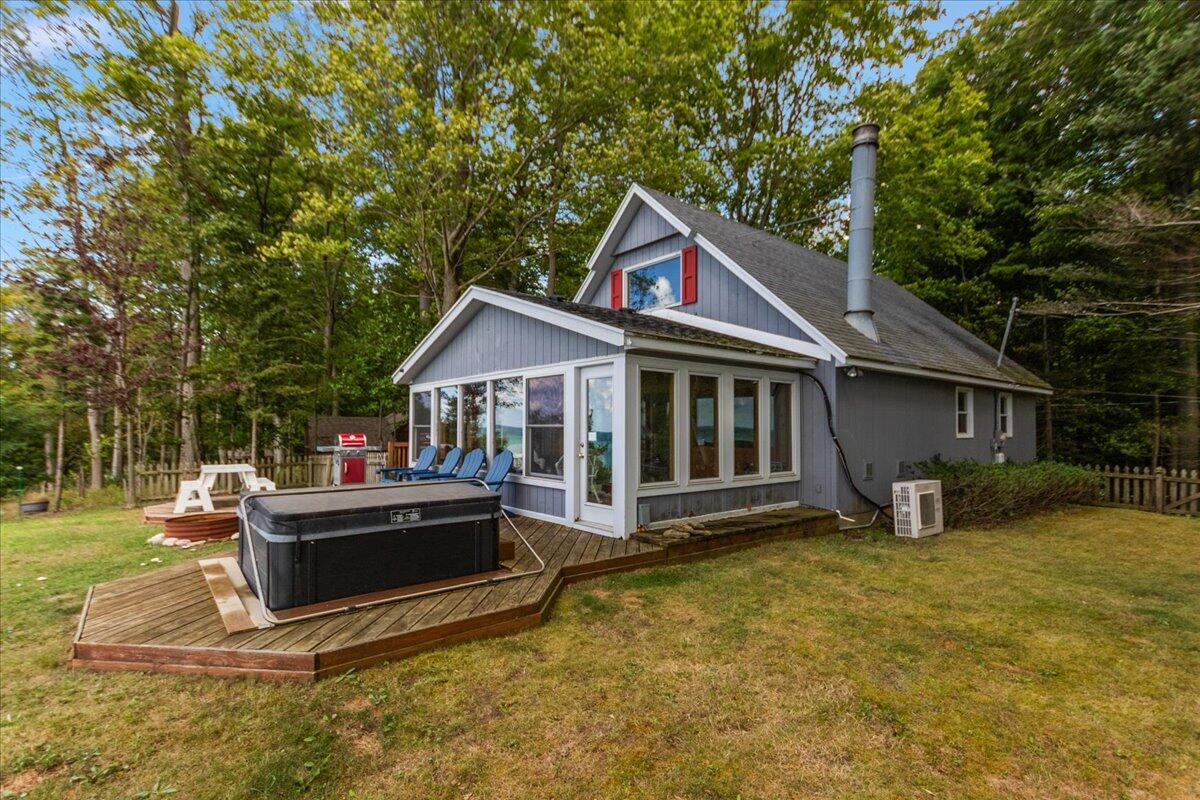 997 Lake Lane South Haven MI 49090