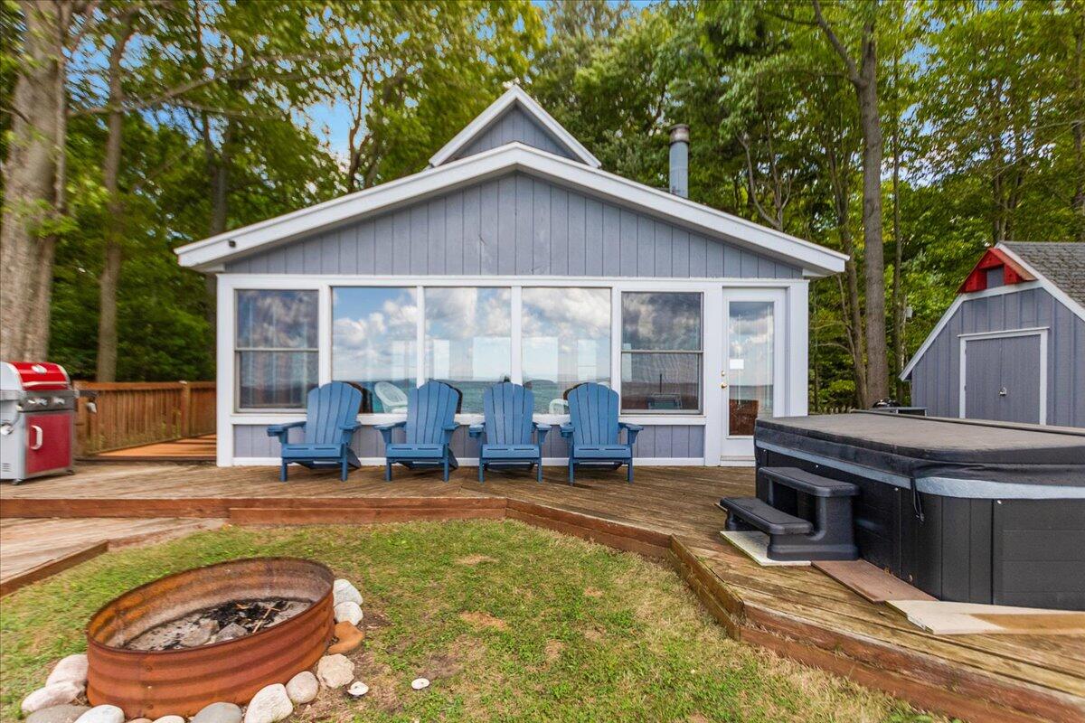 997 Lake Lane South Haven MI 49090