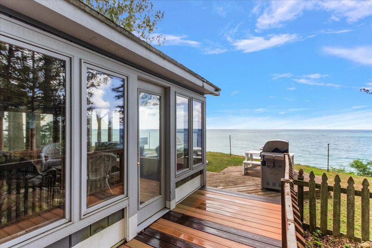 997 Lake Lane South Haven MI 49090